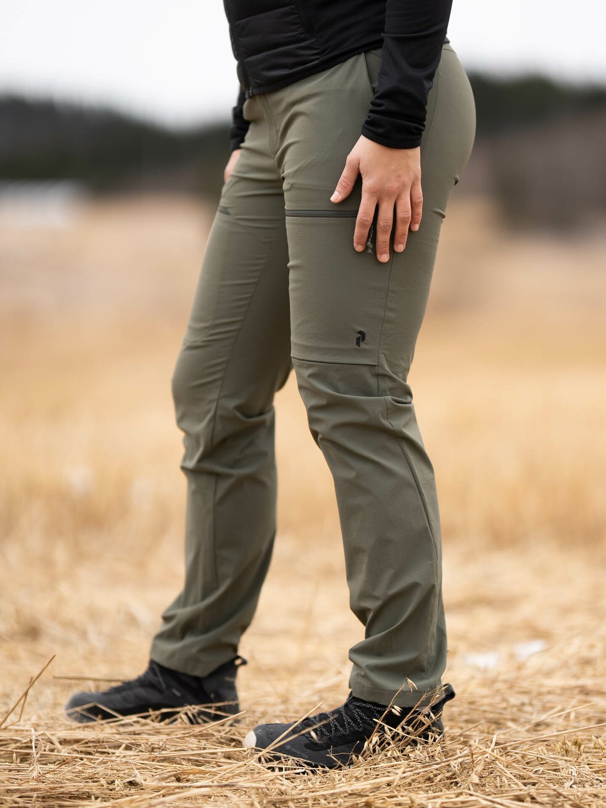 Peak Performance Light Cargo Pants Pine Needle
