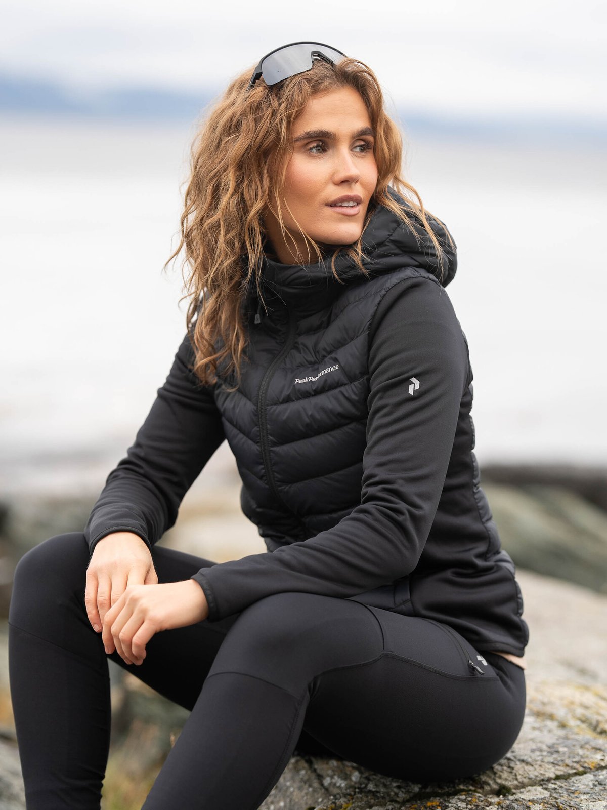 Peak Performance Frost Down Hybrid Hood Black