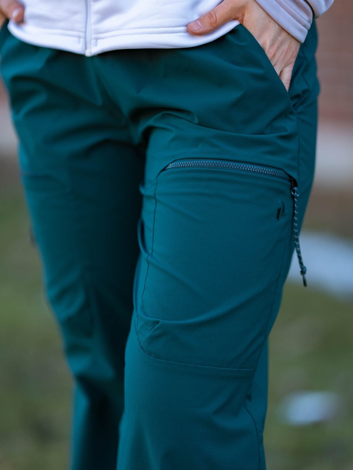 Peak Performance Outdoor Cargo Pants Women Ponderosa Pine