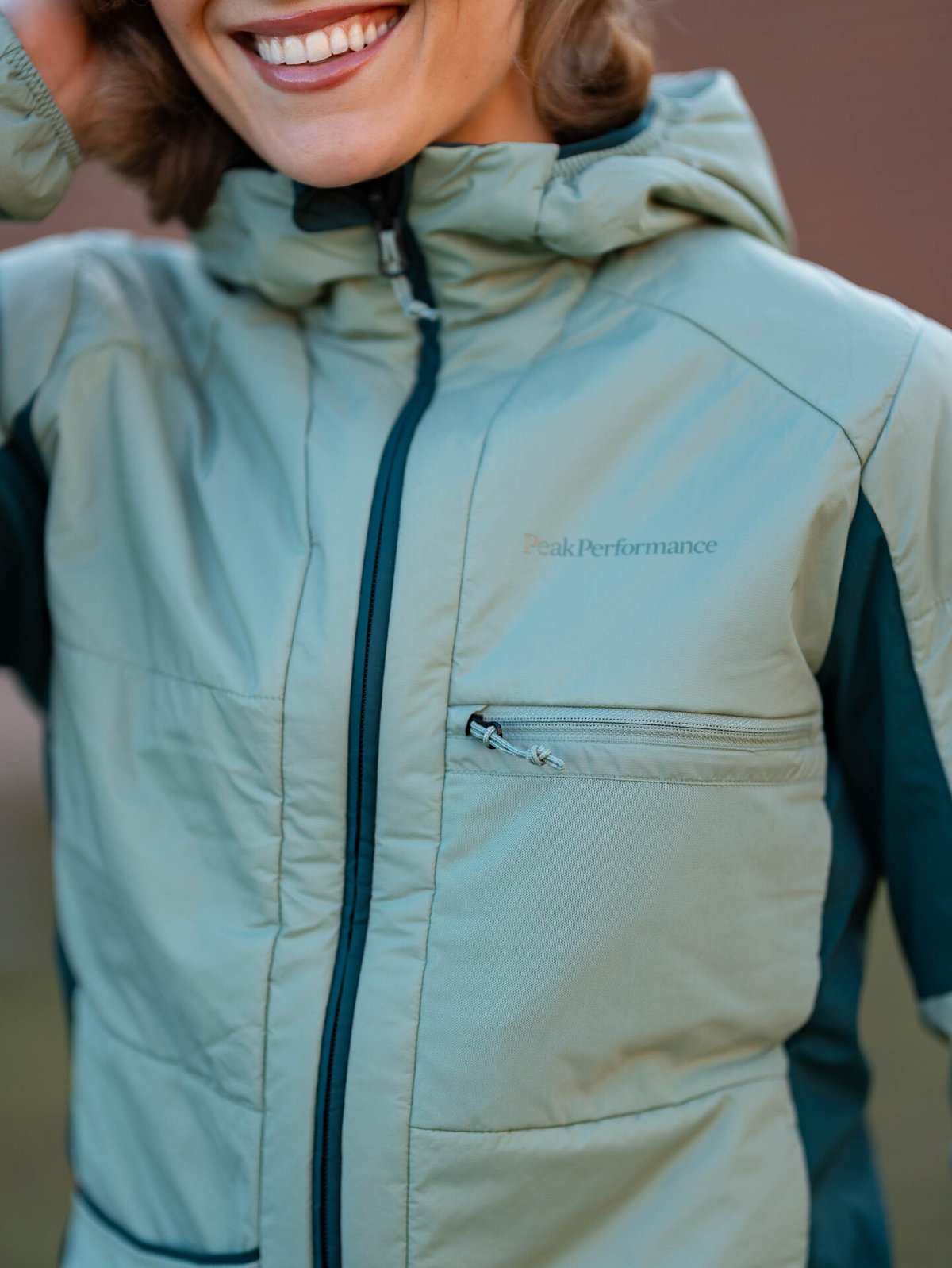 Peak Performance Freelight Reversible Insulated Hood Jacket Women Ponderosa Pine / Green Valley