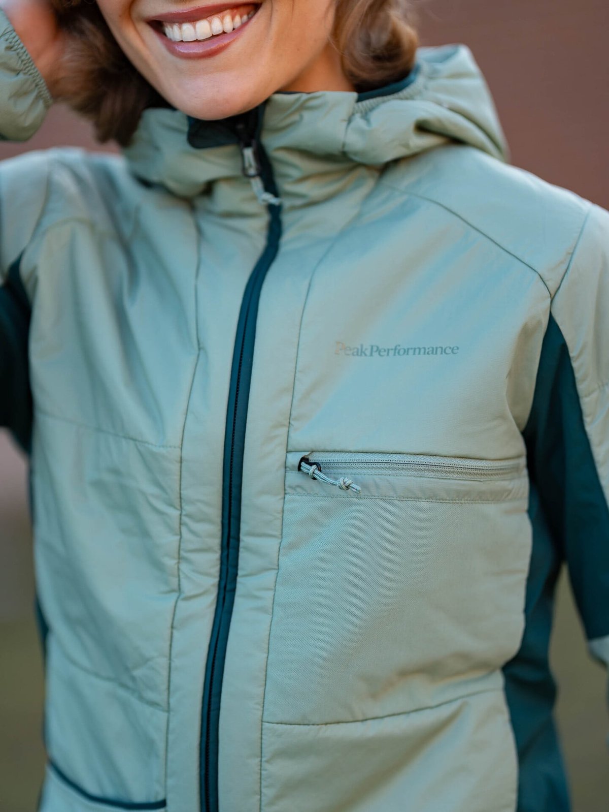 Peak Performance Freelight Reversible Insulated Hood Jacket Women Ponderosa Pine / Green Valley