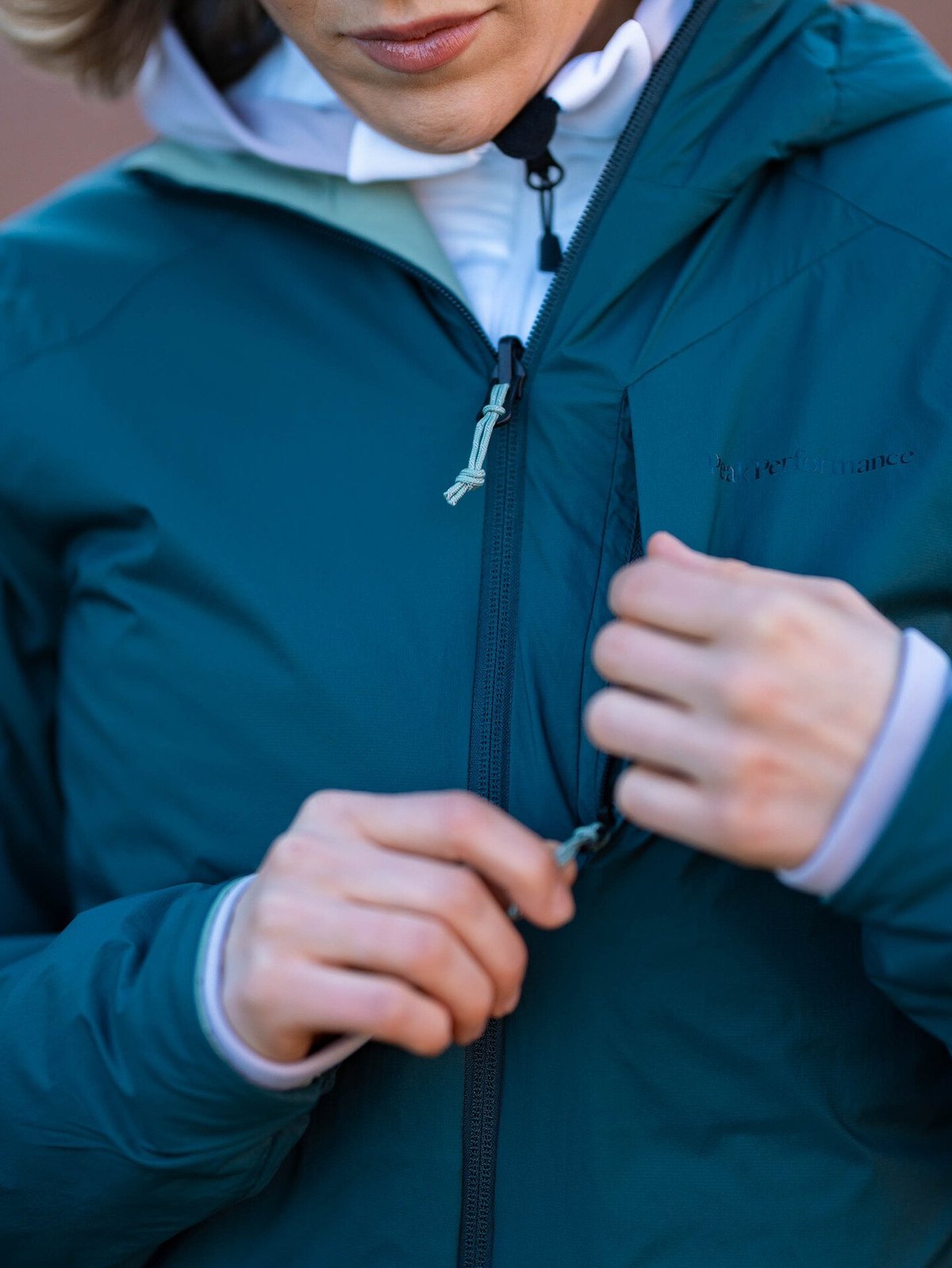 Peak Performance Freelight Reversible Insulated Hood Jacket Women Ponderosa Pine / Green Valley