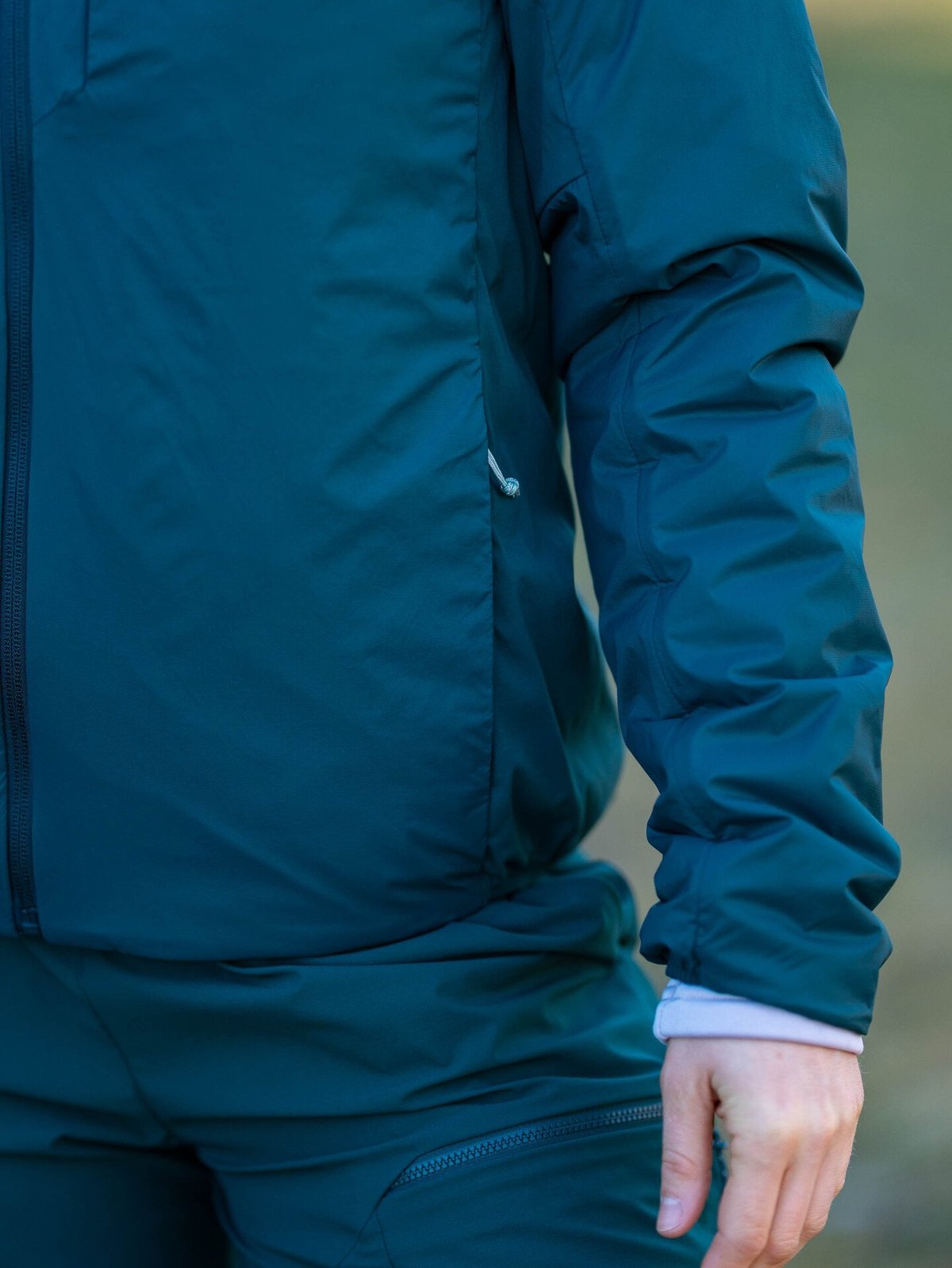 Peak Performance Freelight Reversible Insulated Hood Jacket Women Ponderosa Pine / Green Valley