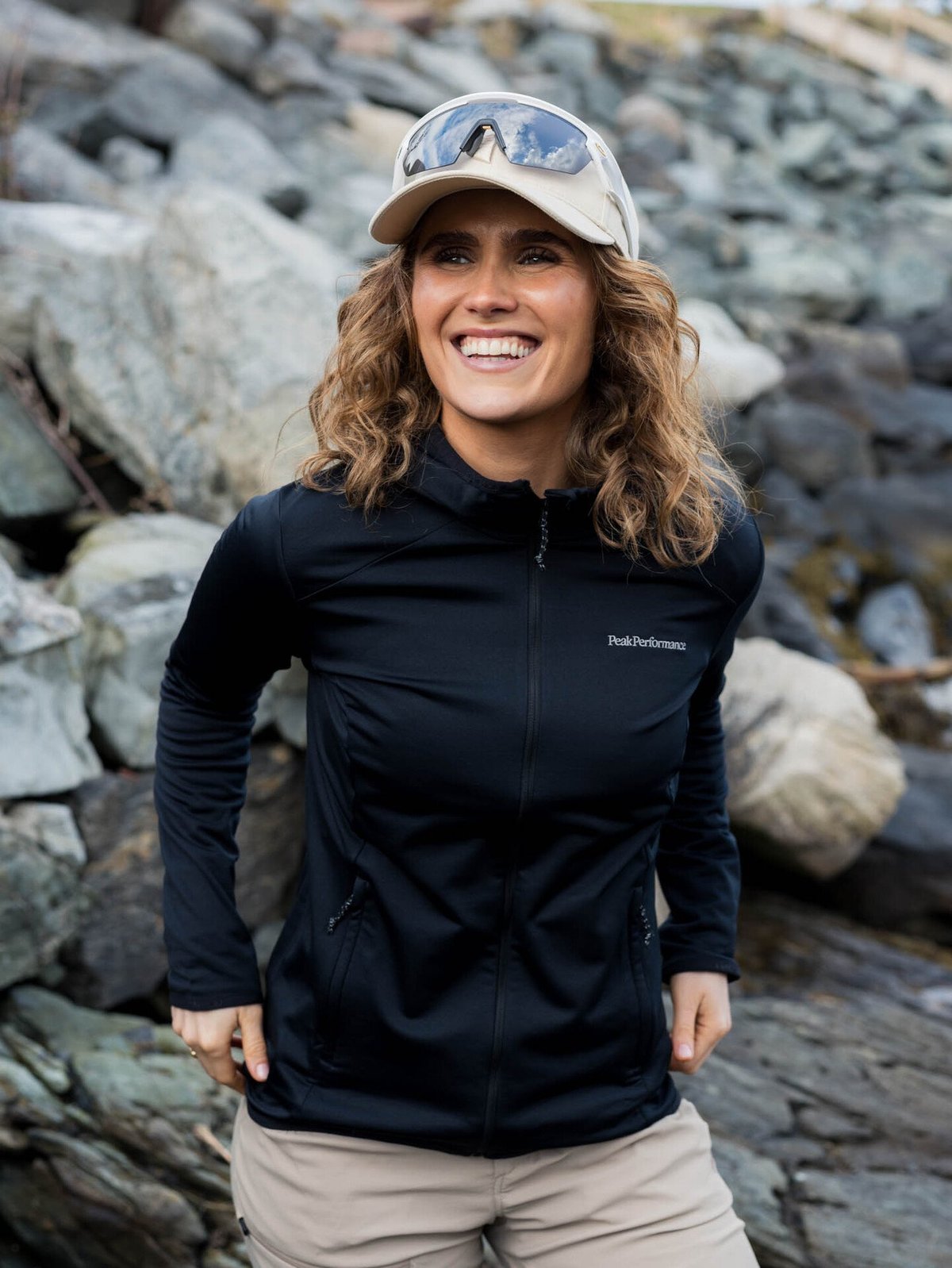 Peak Performance Light Zip Hood Black