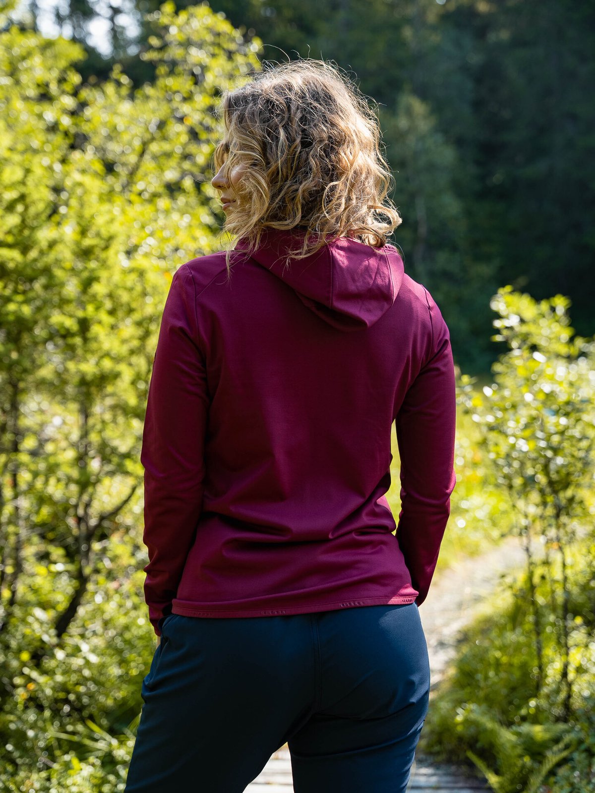 Peak Performance Light Zip Hood Vertical Zenith