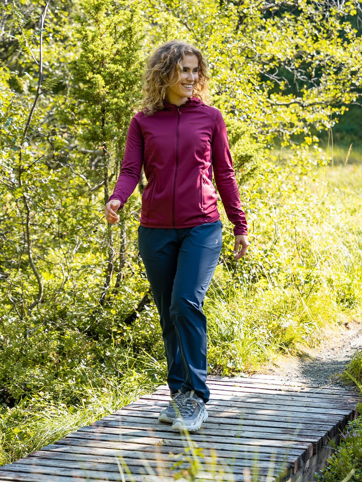 Peak Performance Light Zip Hood Vertical Zenith