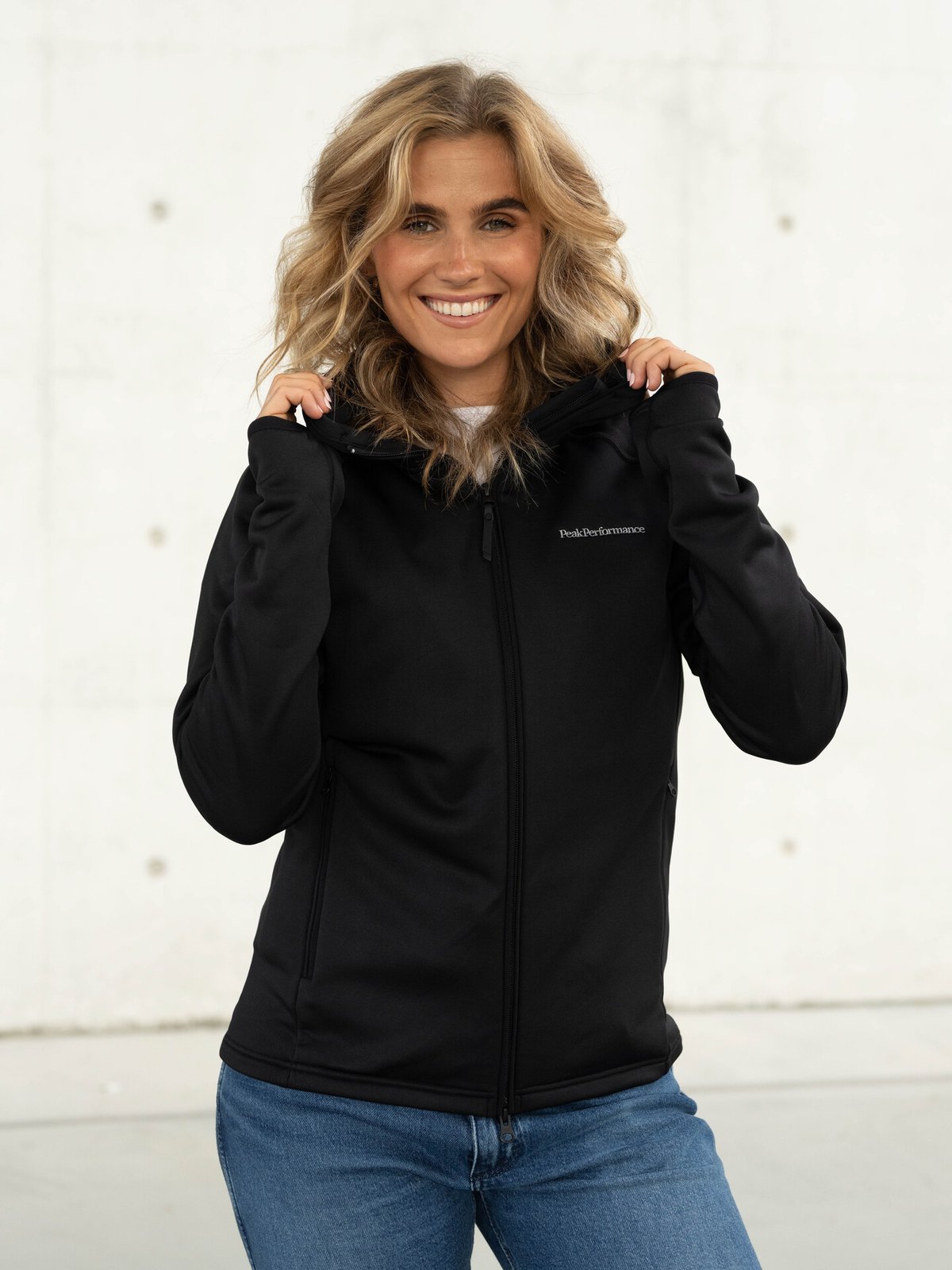 Peak Performance FLO Chill Light Zip Hood Black
