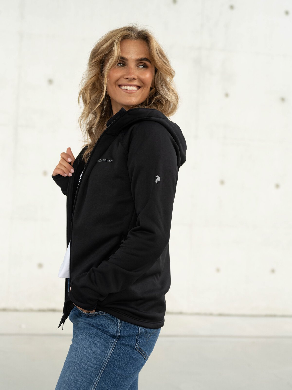 Peak Performance FLO Chill Light Zip Hood Black