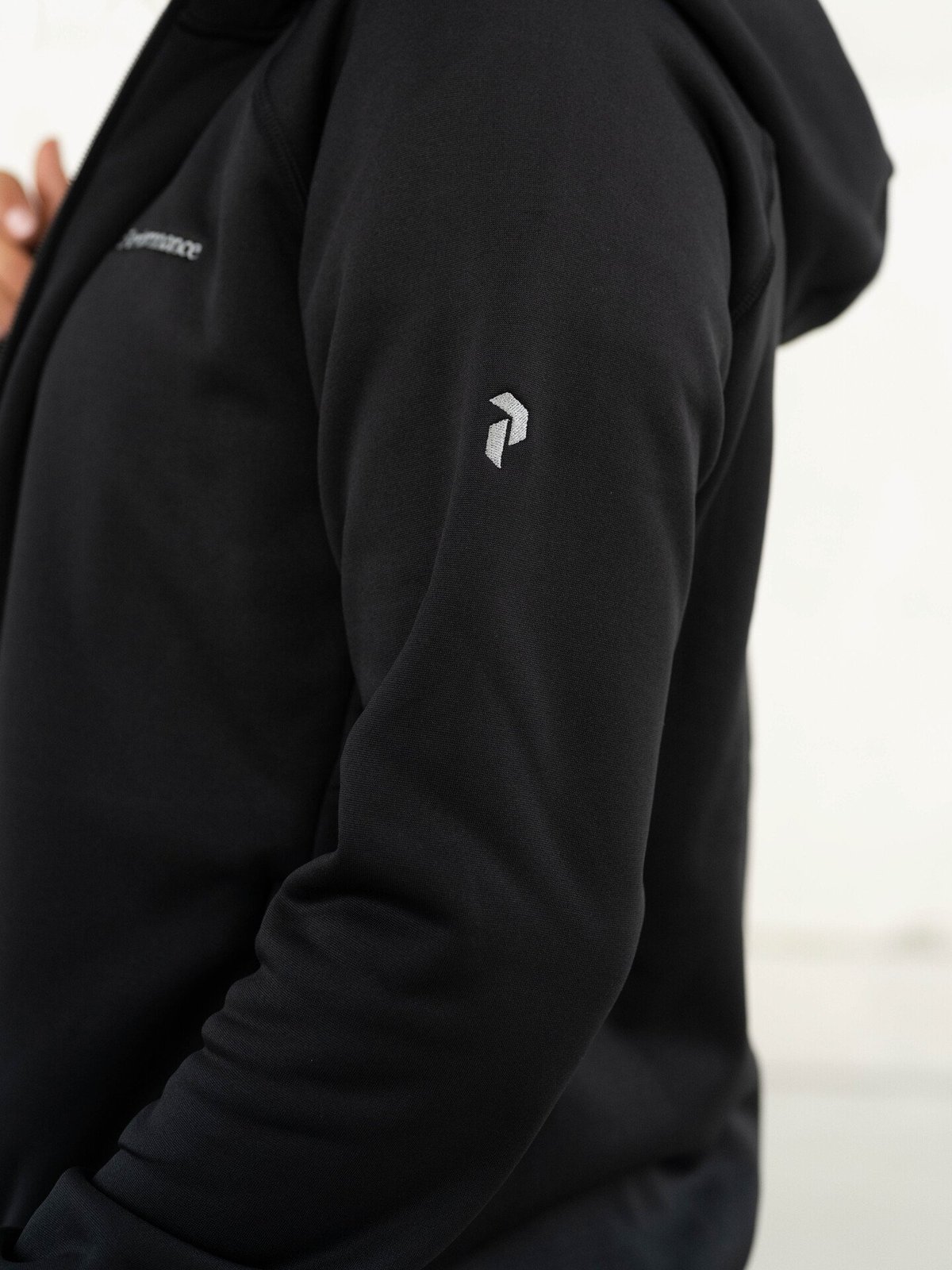 Peak Performance FLO Chill Light Zip Hood Black