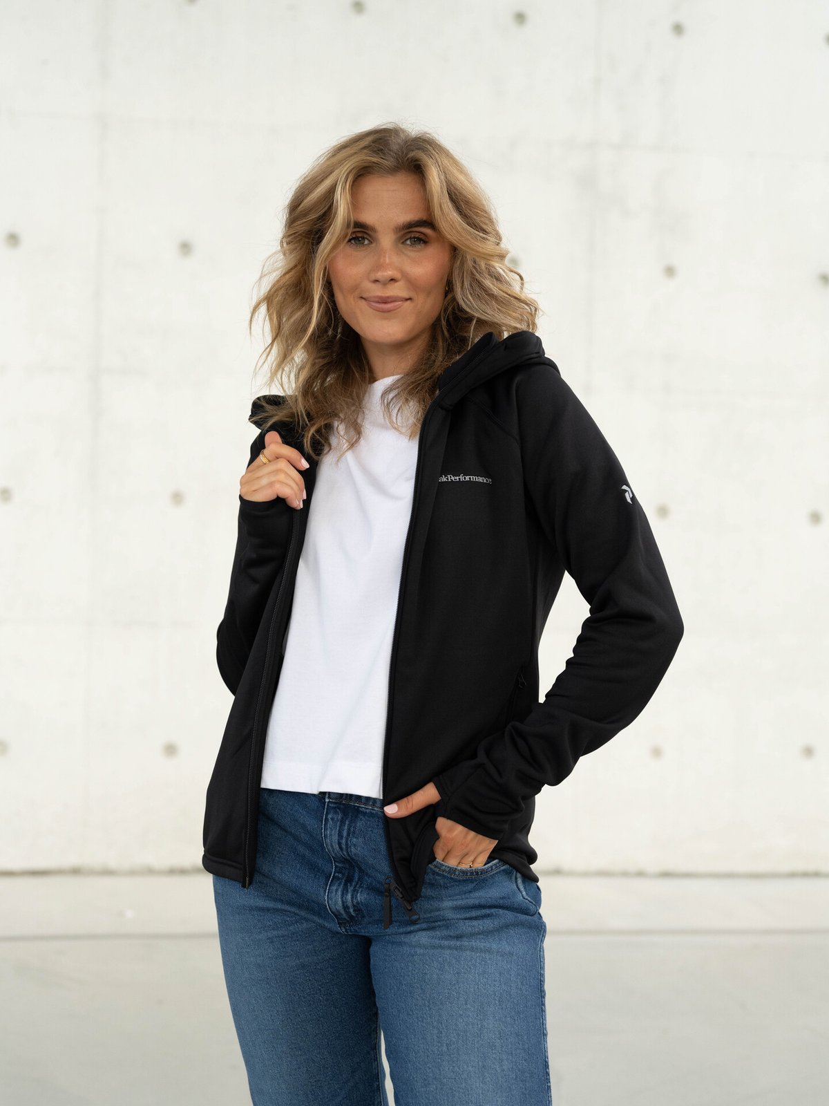 Peak Performance FLO Chill Light Zip Hood Black