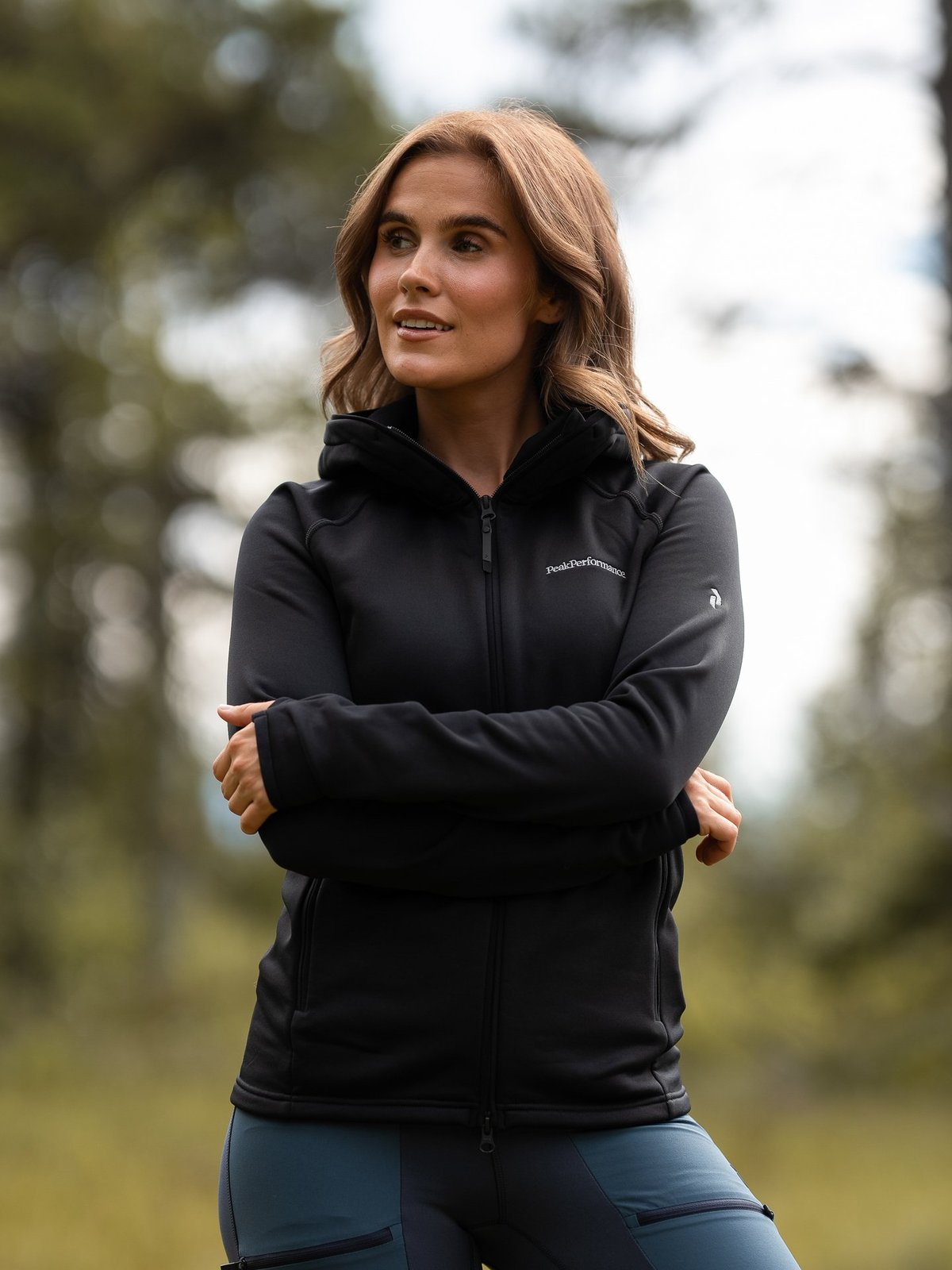 Peak Performance FLO Chill Light Zip Hood Black