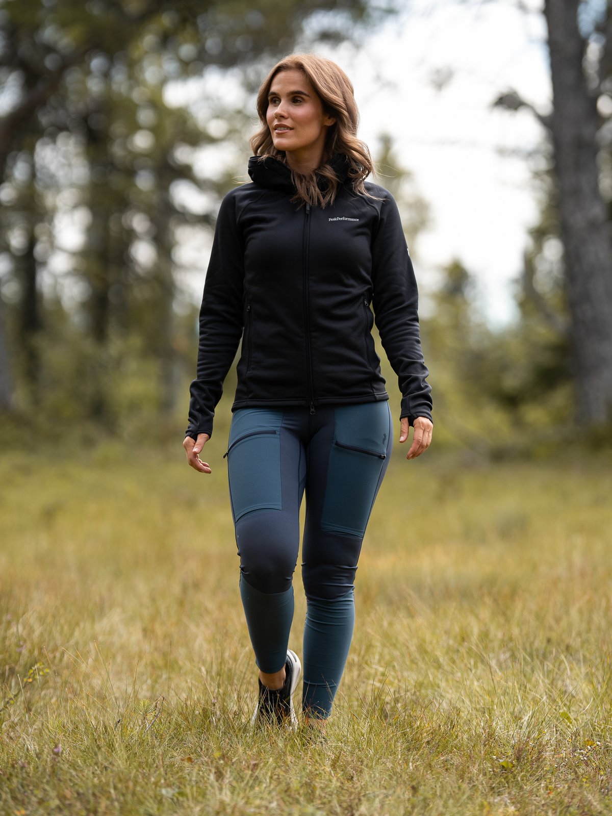 Peak Performance FLO Chill Light Zip Hood Black