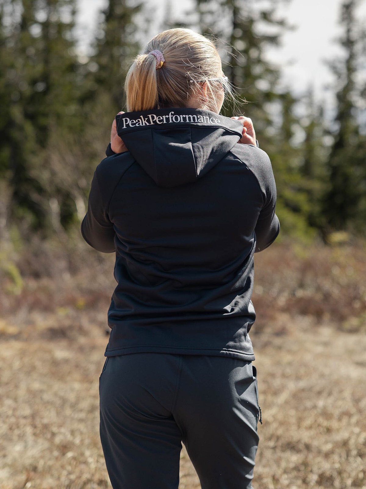 Peak Performance Rider Essentials Zip Hood Black