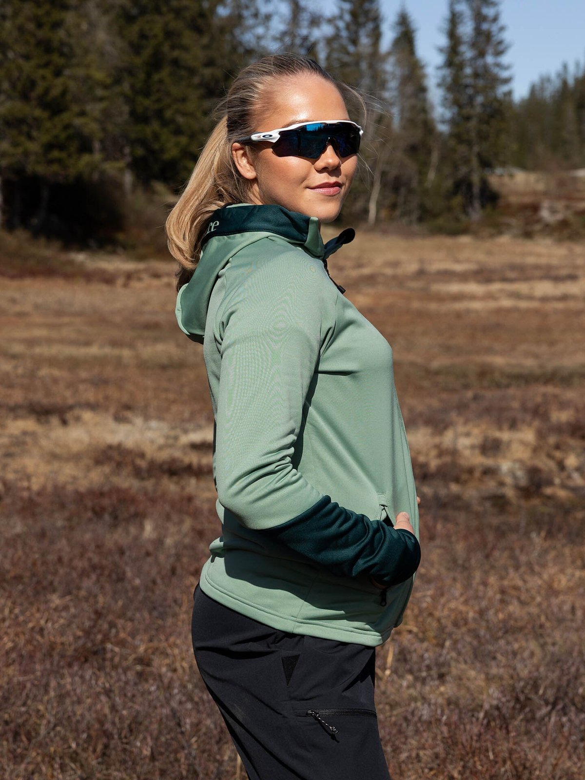 Peak Performance Rider Essentials Zip Hood Green Valley / Ponderosa Pine