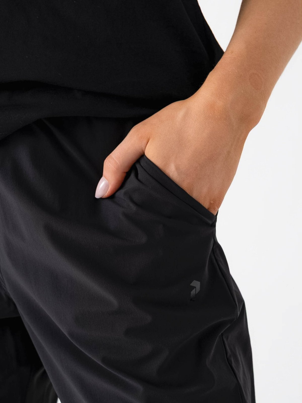 Peak Performance Tech Jogger Pants Women Black