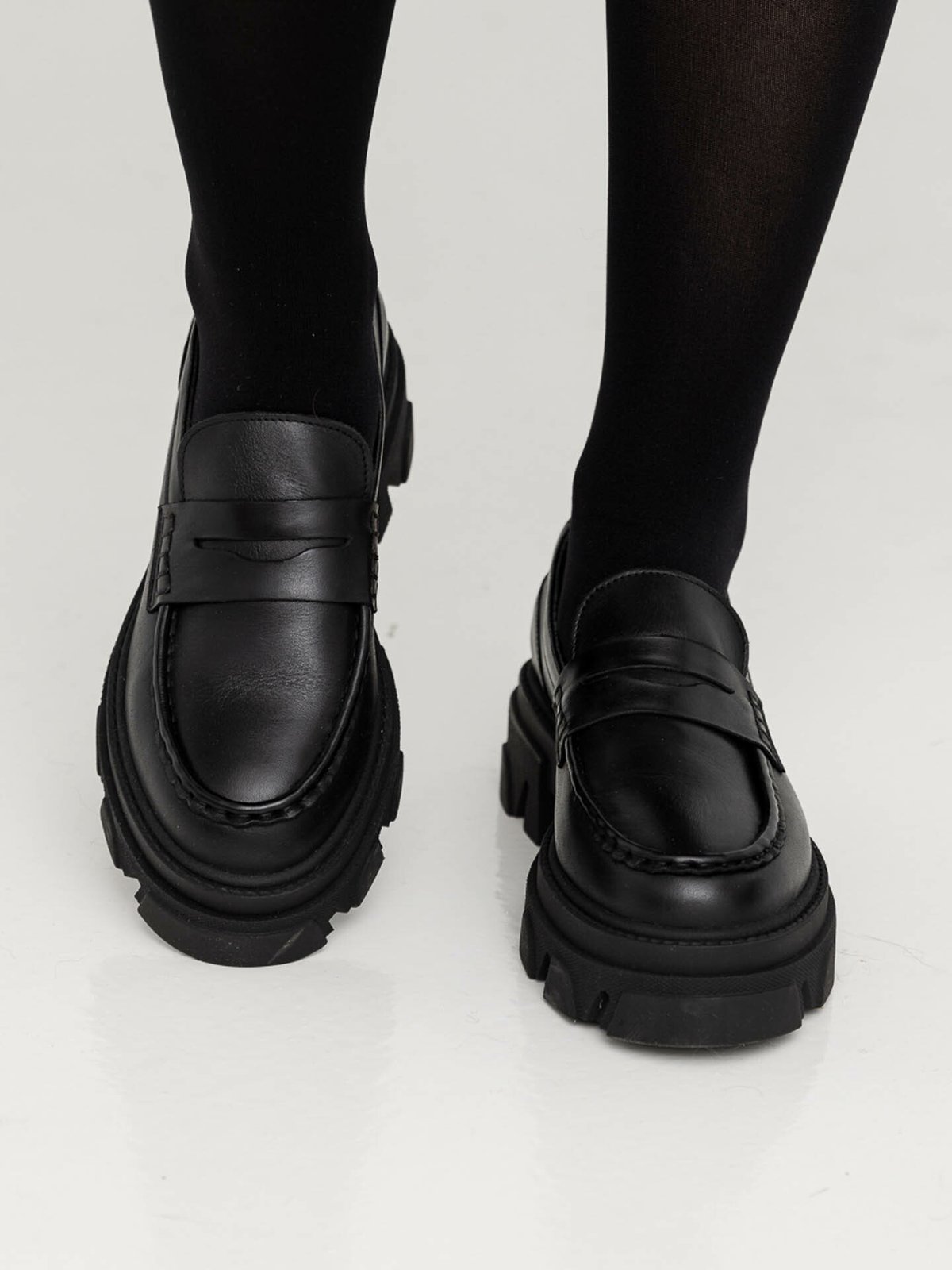 Pavement Sissie Black