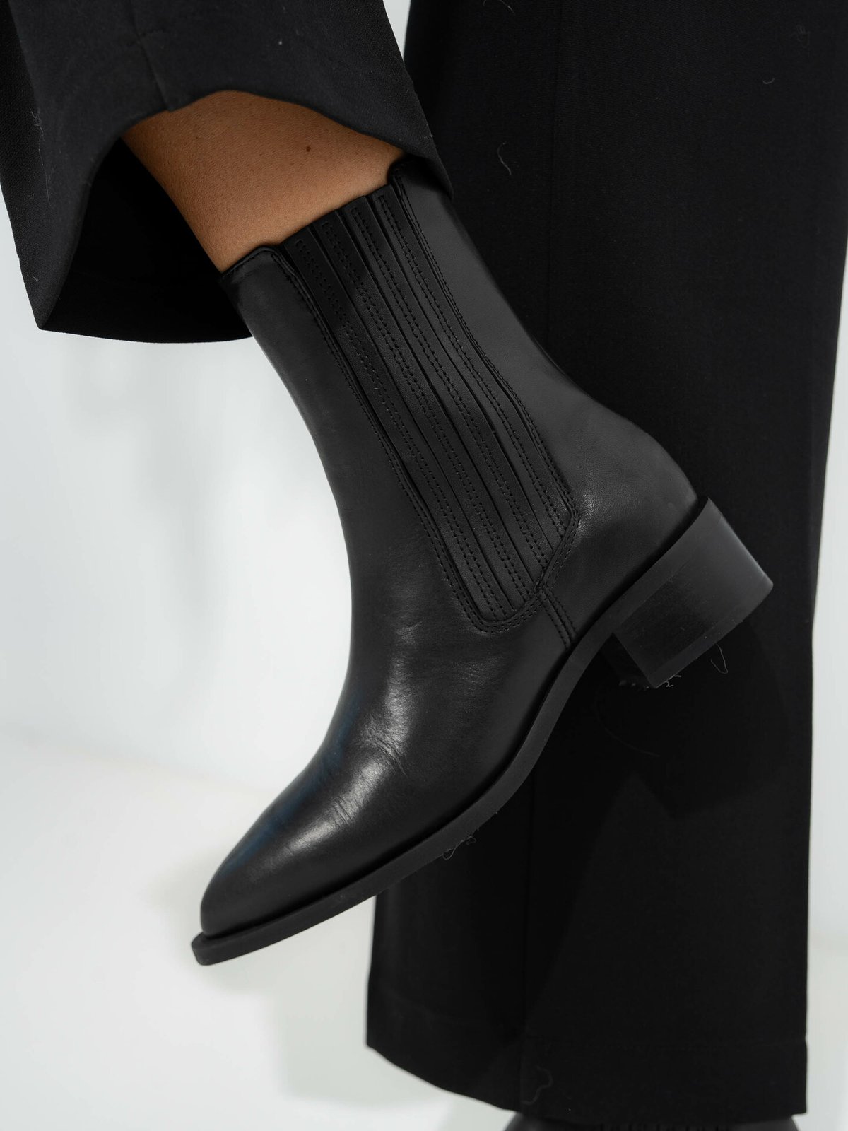 Pavement Shani Black