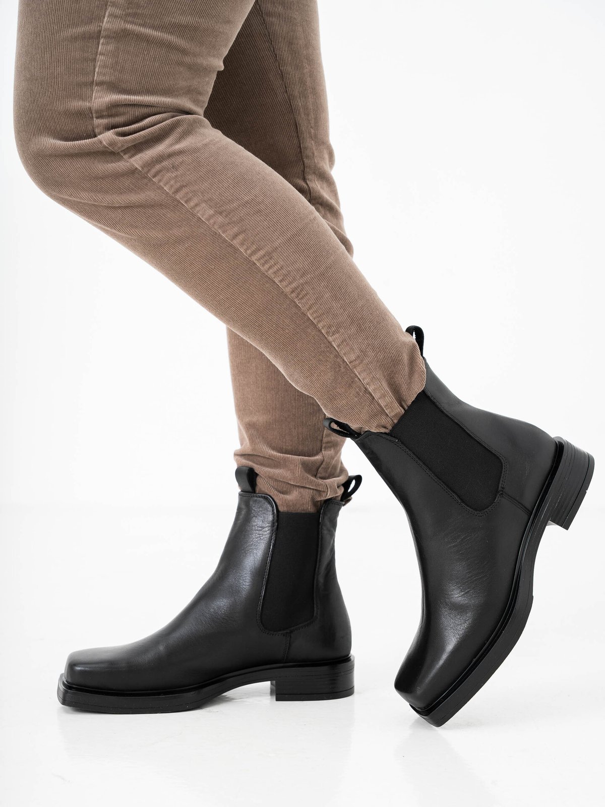 Pavement Silja Black