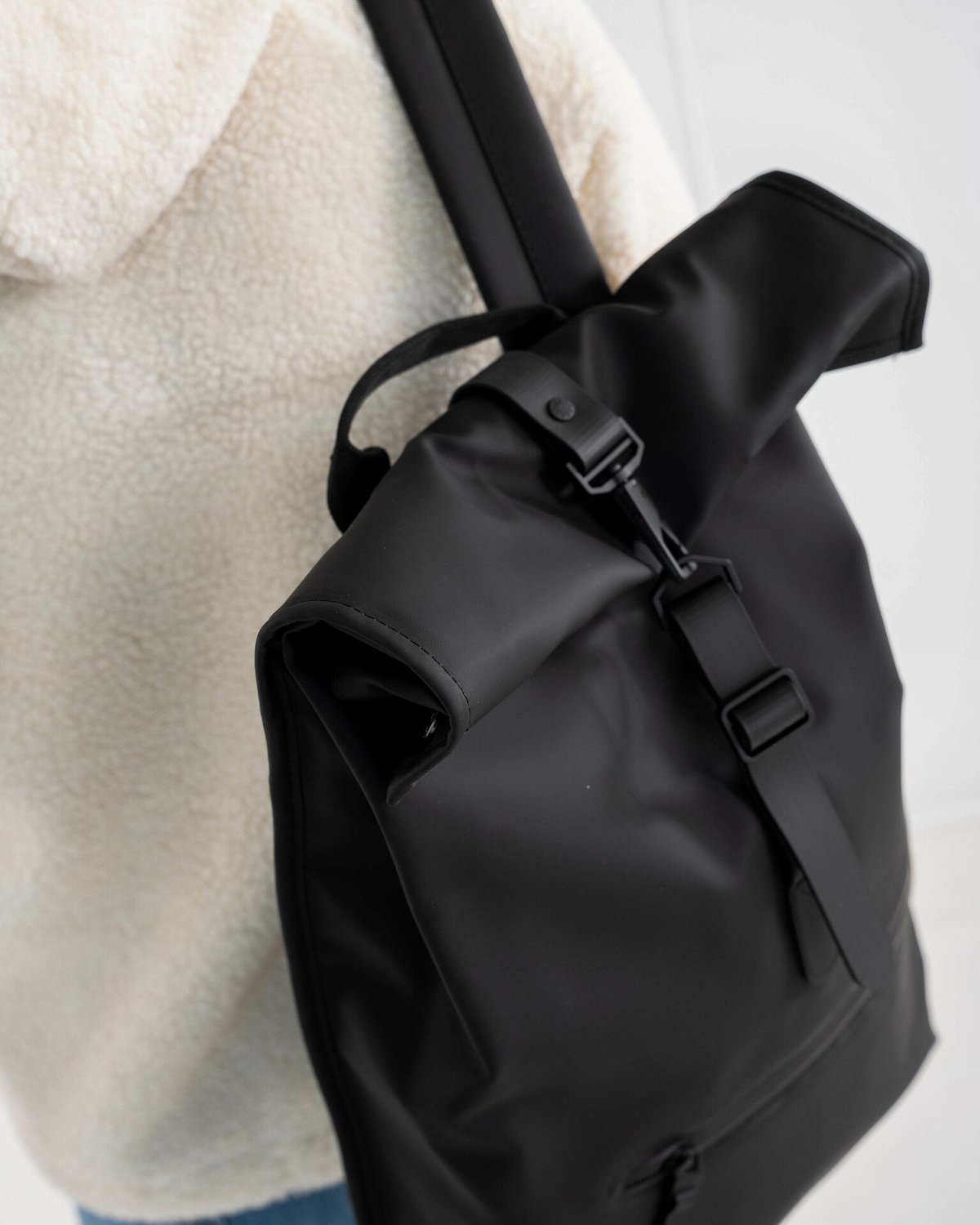 Rains Rolltop Rucksack Black