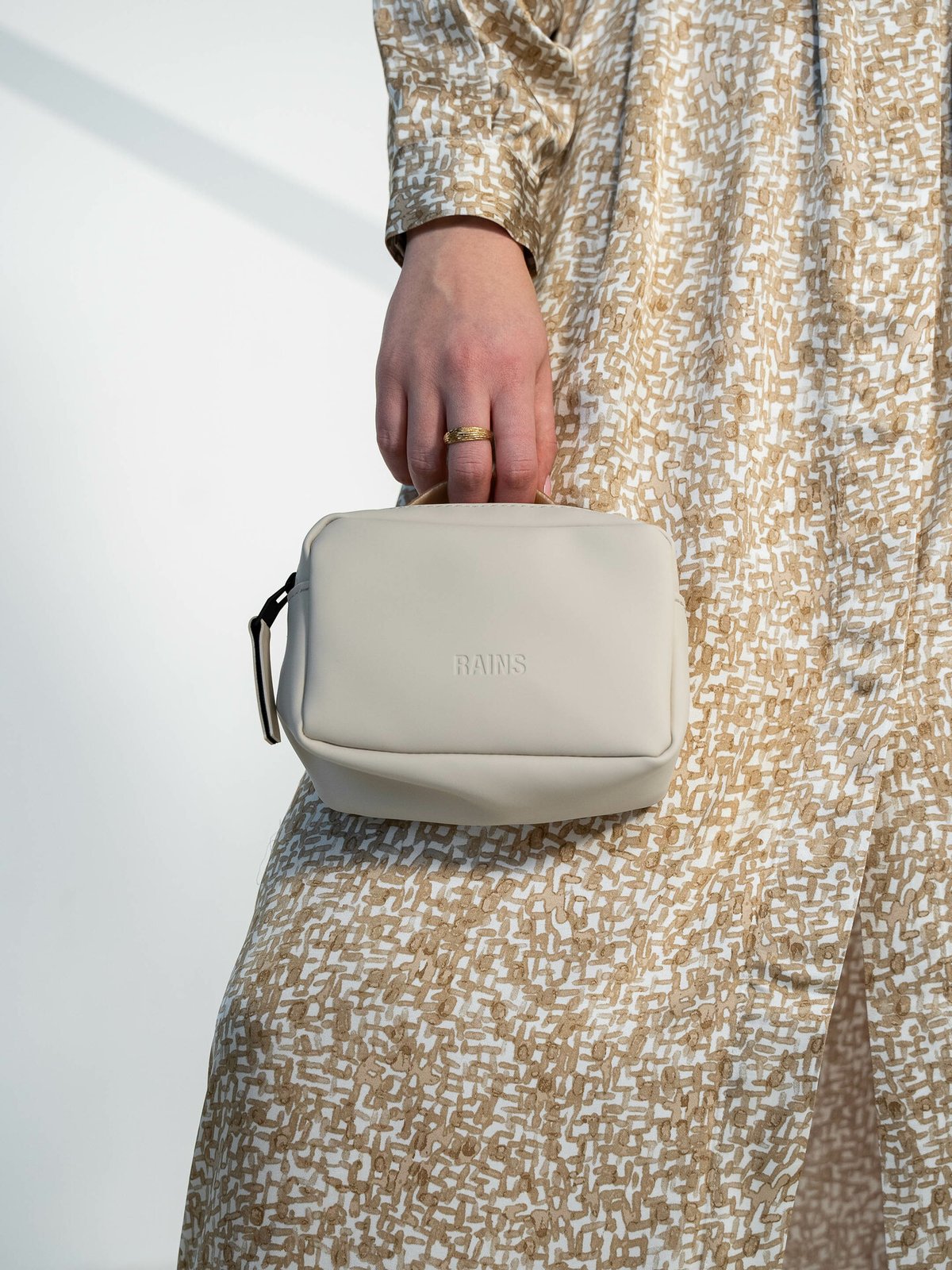 Rains Box Bag Micro Dune