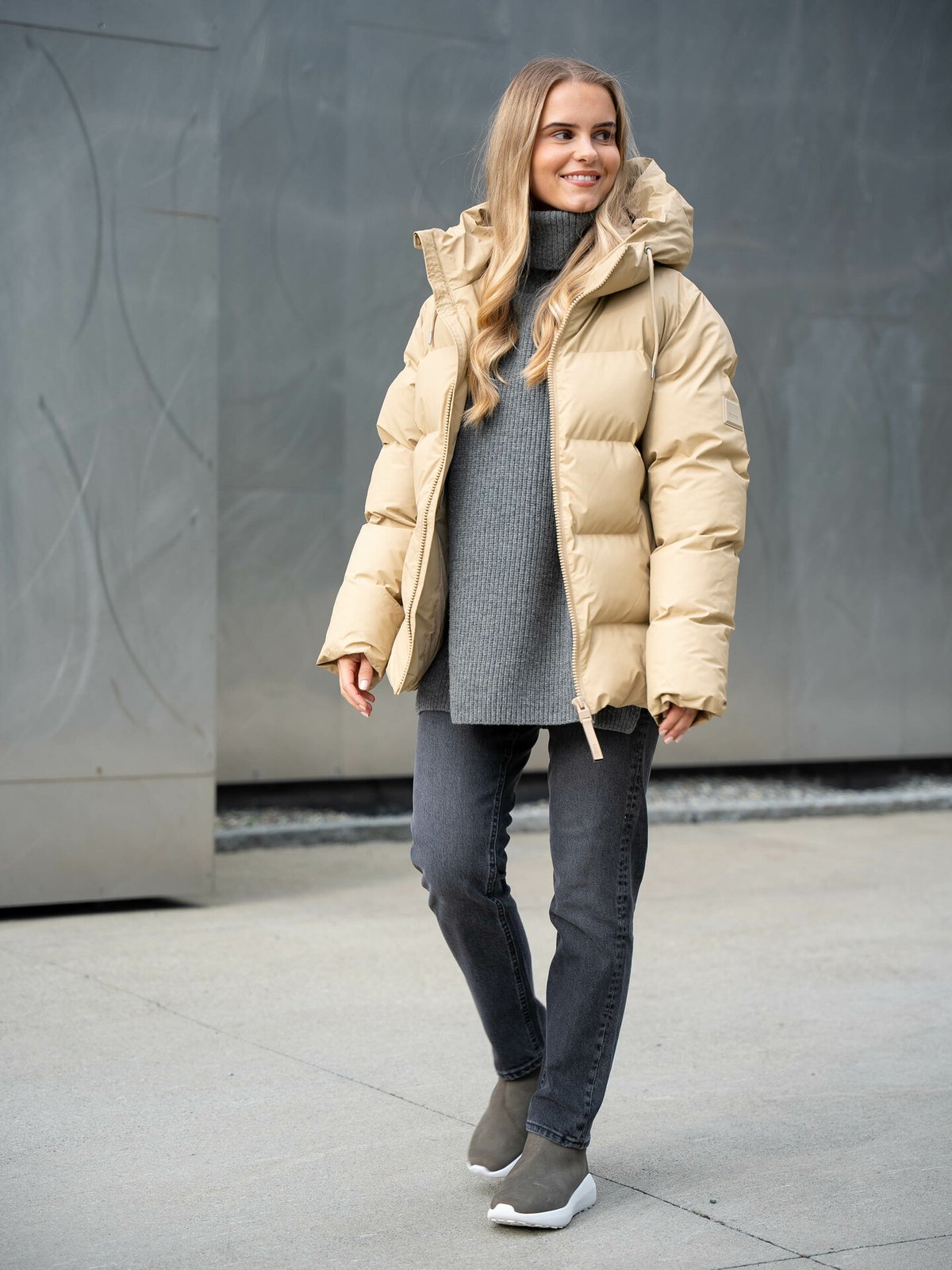 Rains Alta Puffer Jacket Sand