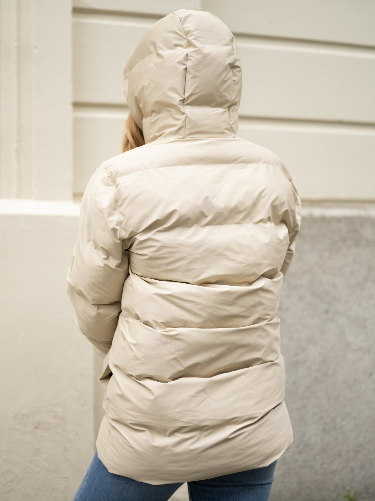 Rains Alta Long Puffer Cargo Jacket Dune Grain