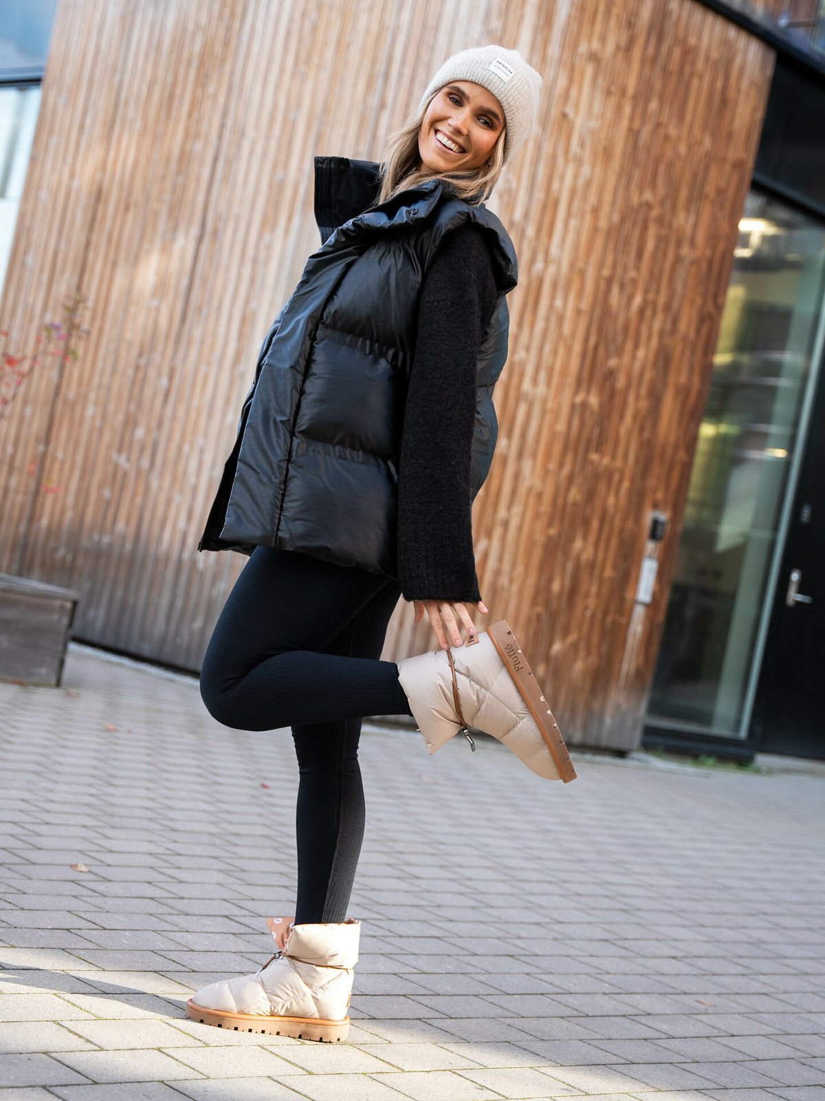 Rains Bator Puffer Vest Black