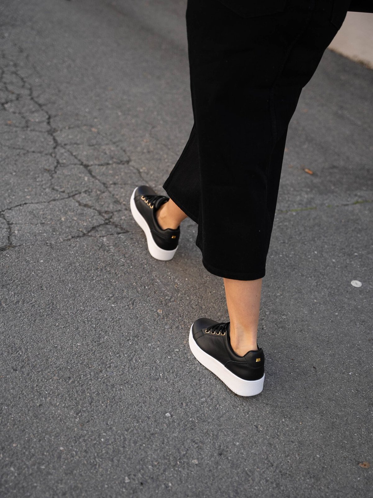 Roberto Rosso Avanti Leather Black Gold