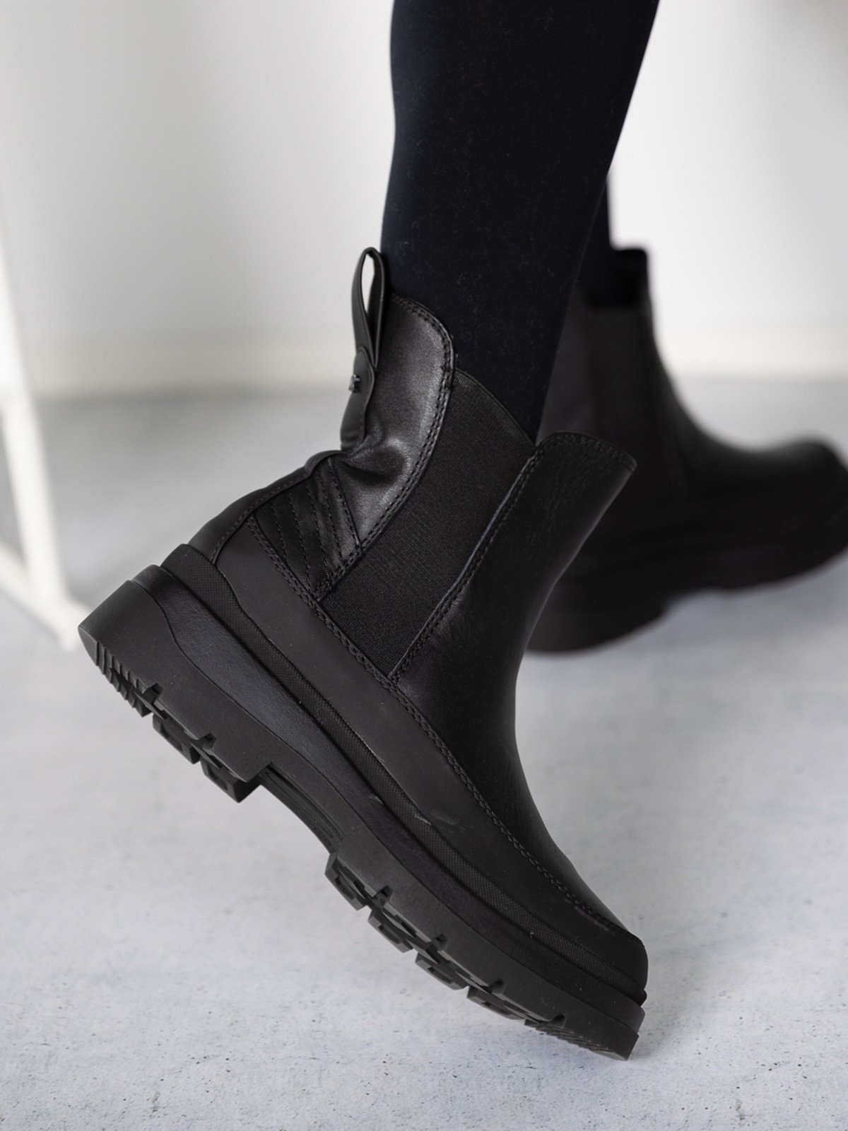 Roberto Rosso Lorena Warm Leather Boot Black