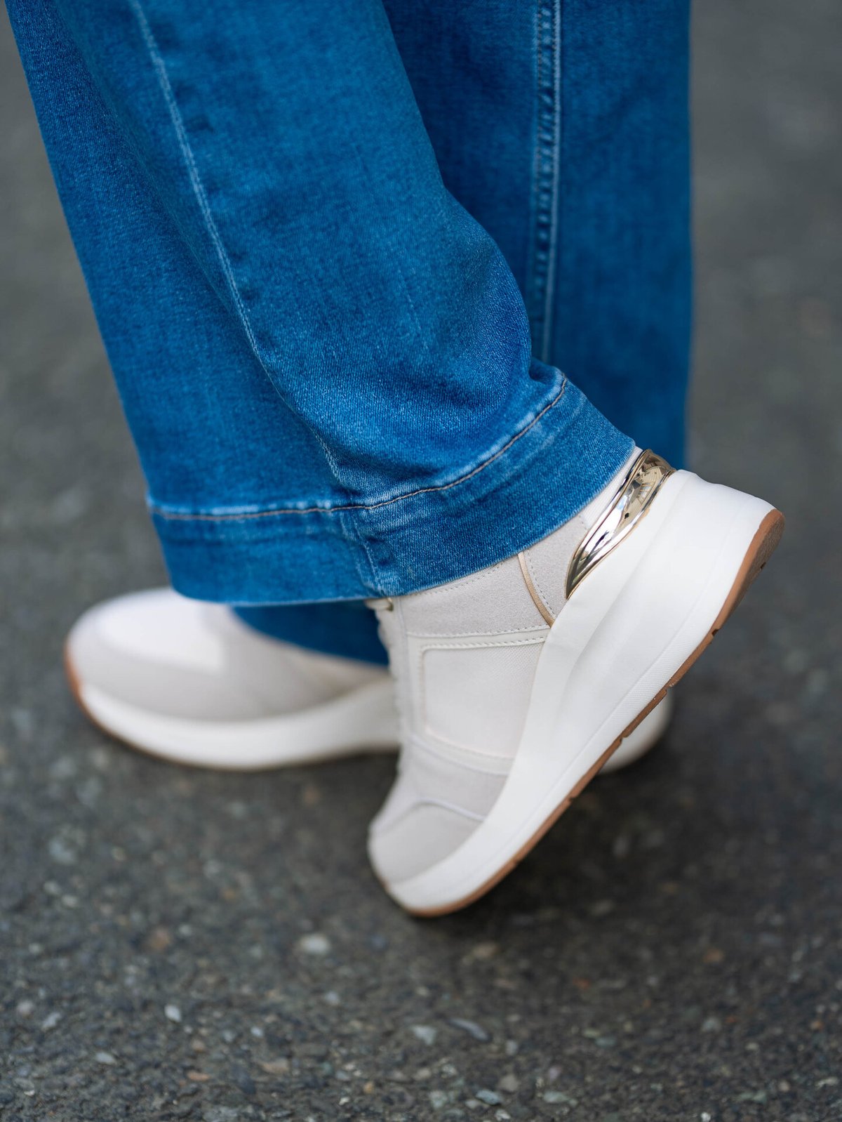 Roberto Rosso Sade Wedge Sneaker Beige