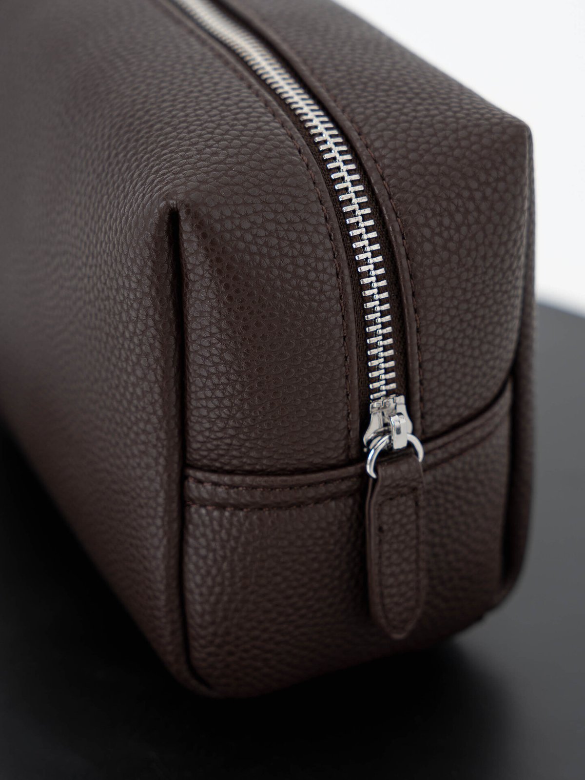 Roberto Rosso Terra Toiletry Bag Dark Brown