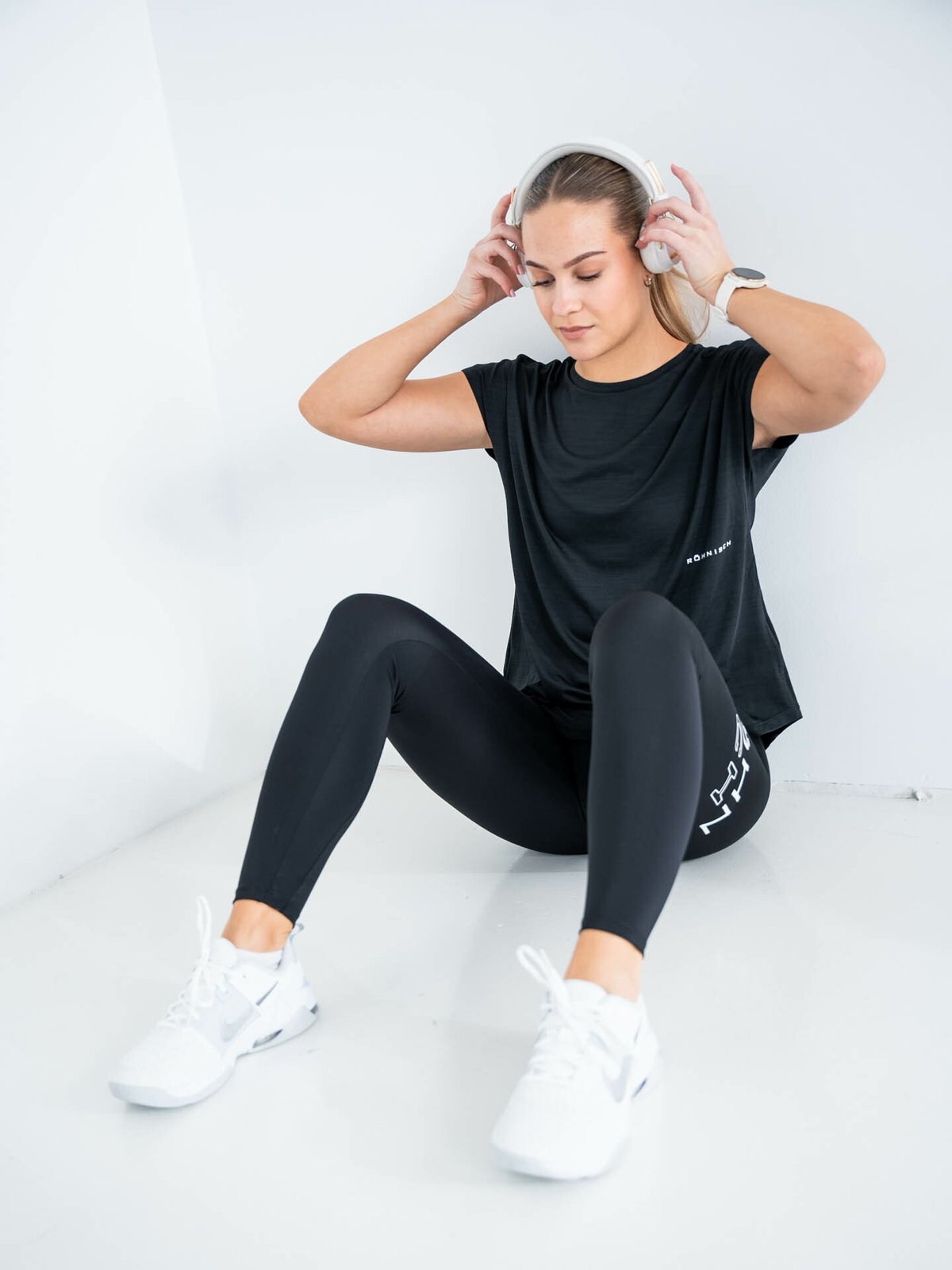 Röhnisch Eli Loose Tee Black