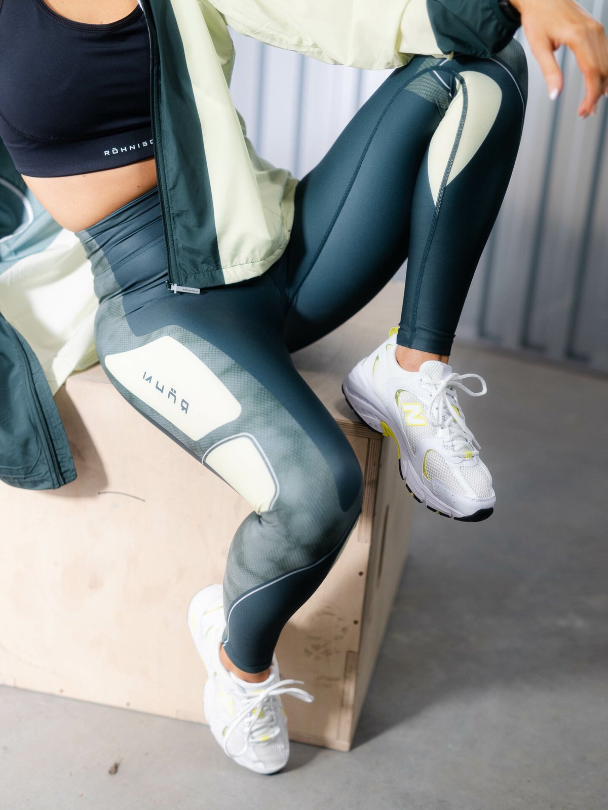 Röhnisch Shield Block Tights Green Mesh Print