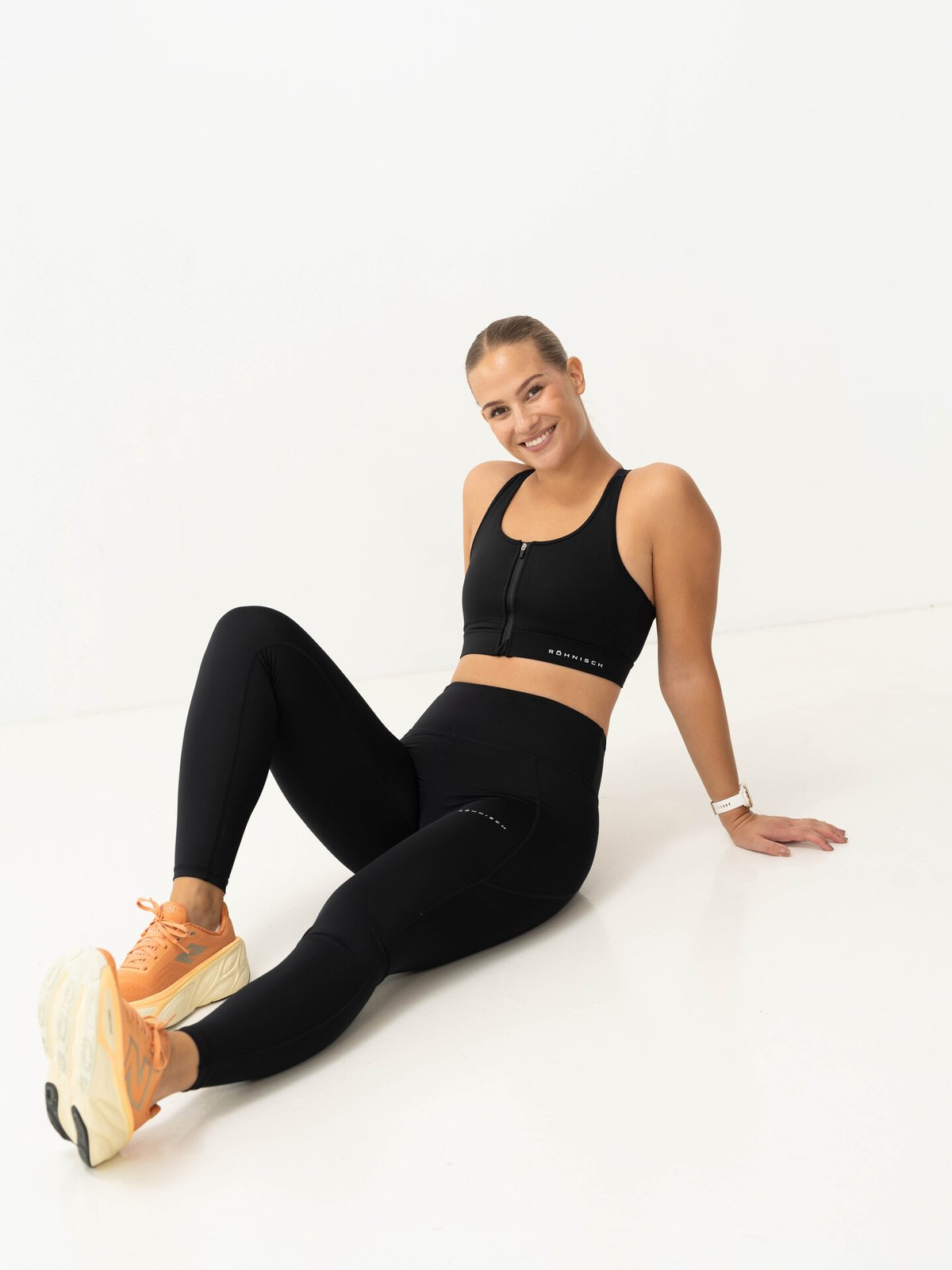 Röhnisch Essential Zip Sportsbra Black