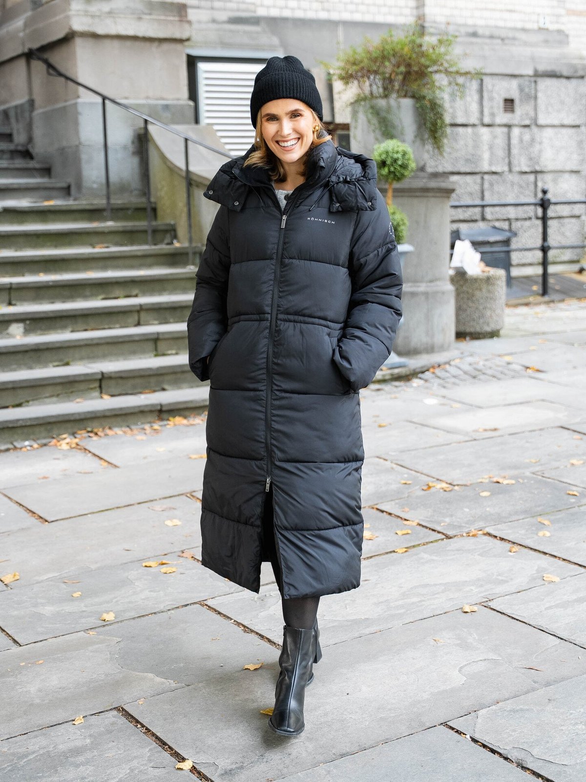 Röhnisch Pebble Hood Coat Black