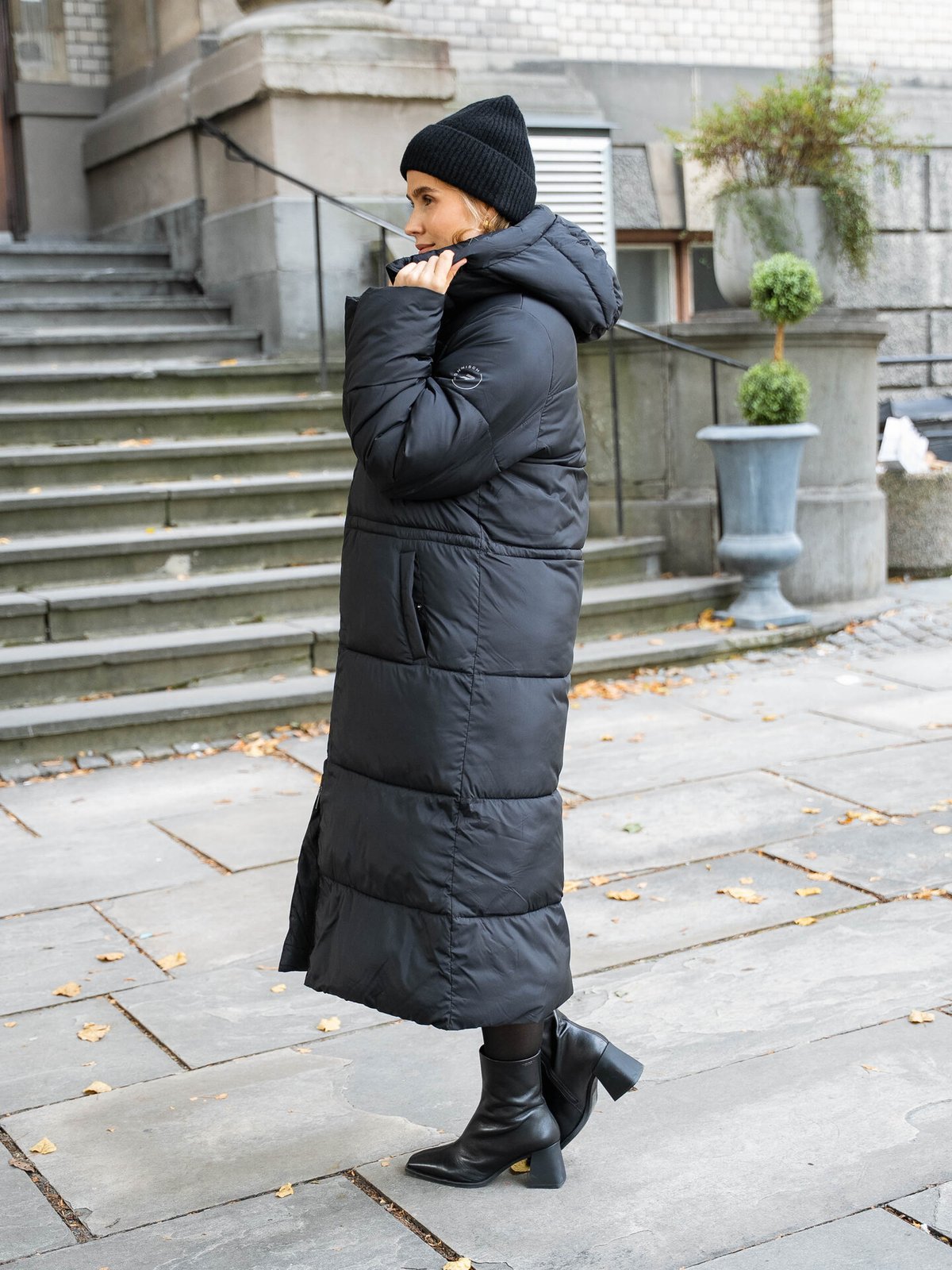 Röhnisch Pebble Hood Coat Black