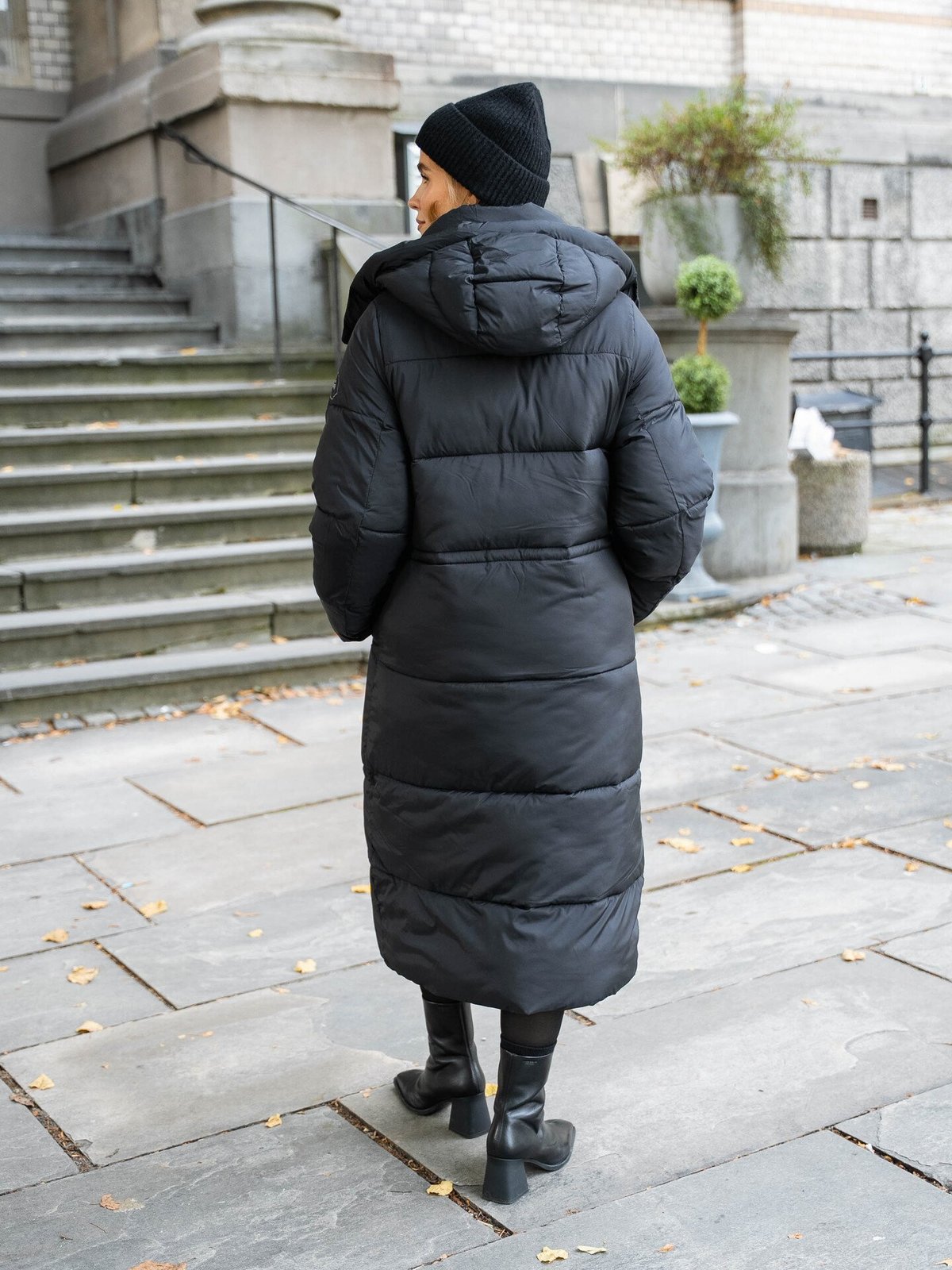 Röhnisch Pebble Hood Coat Black