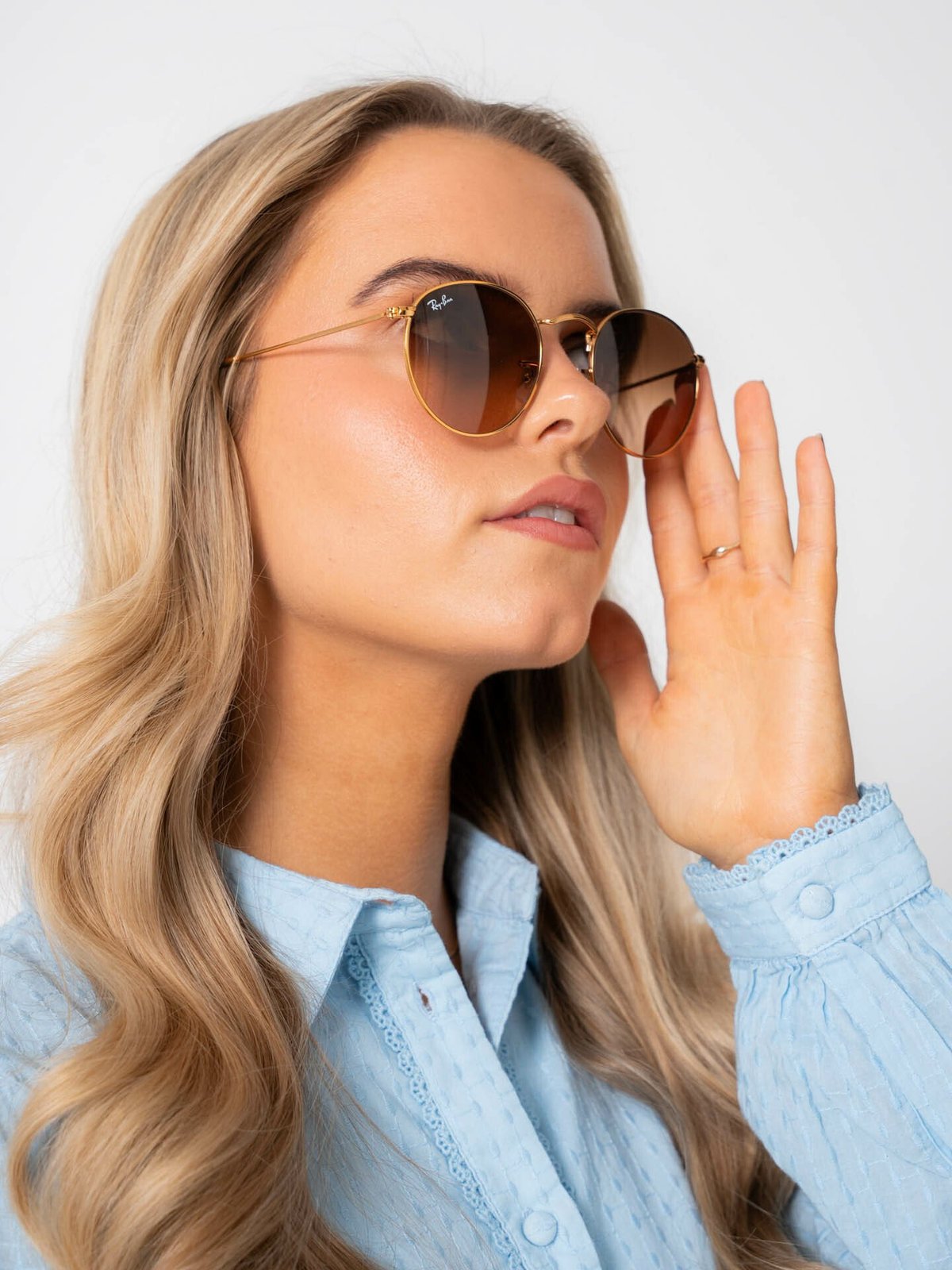 Ray-Ban Round Metal Frame: Gold / Lense: Brown