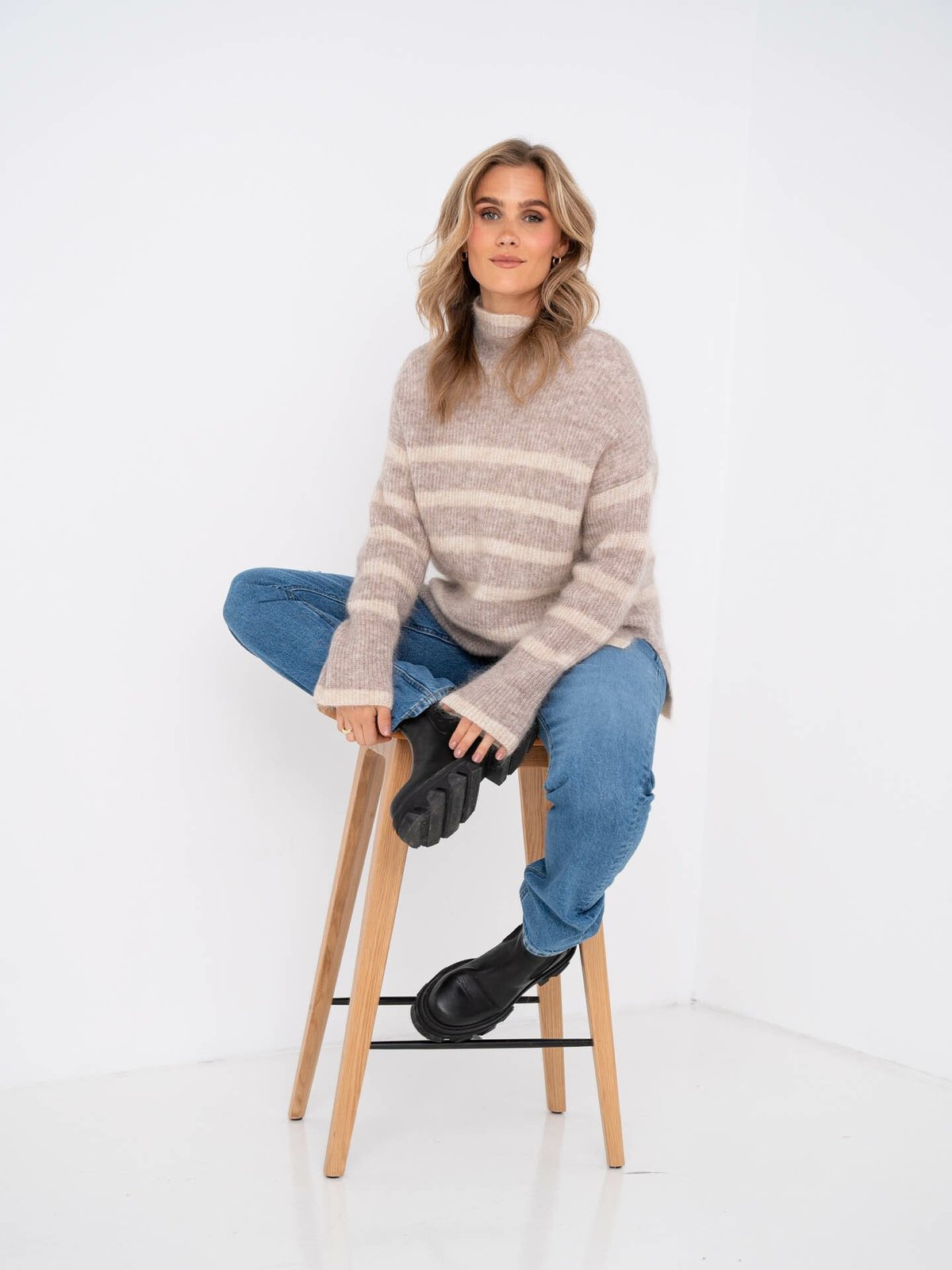 Second Female Ovalis Knit T-Neck Crockery