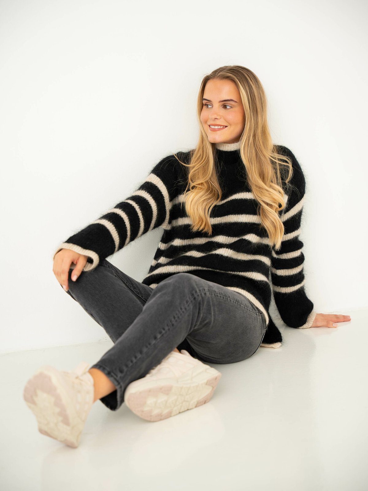 Second Female Ovalis Knit T-Neck Black