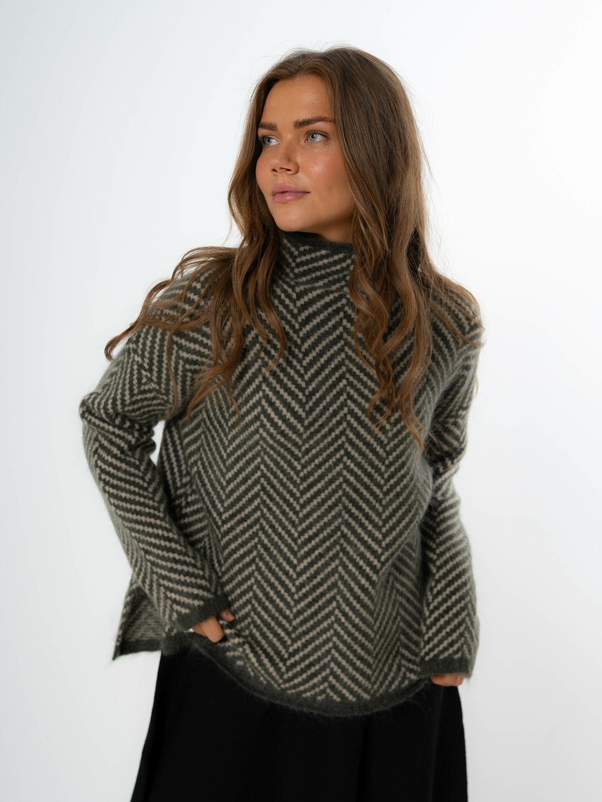 Second Female Herrin Knit New T-Neck Kambaba