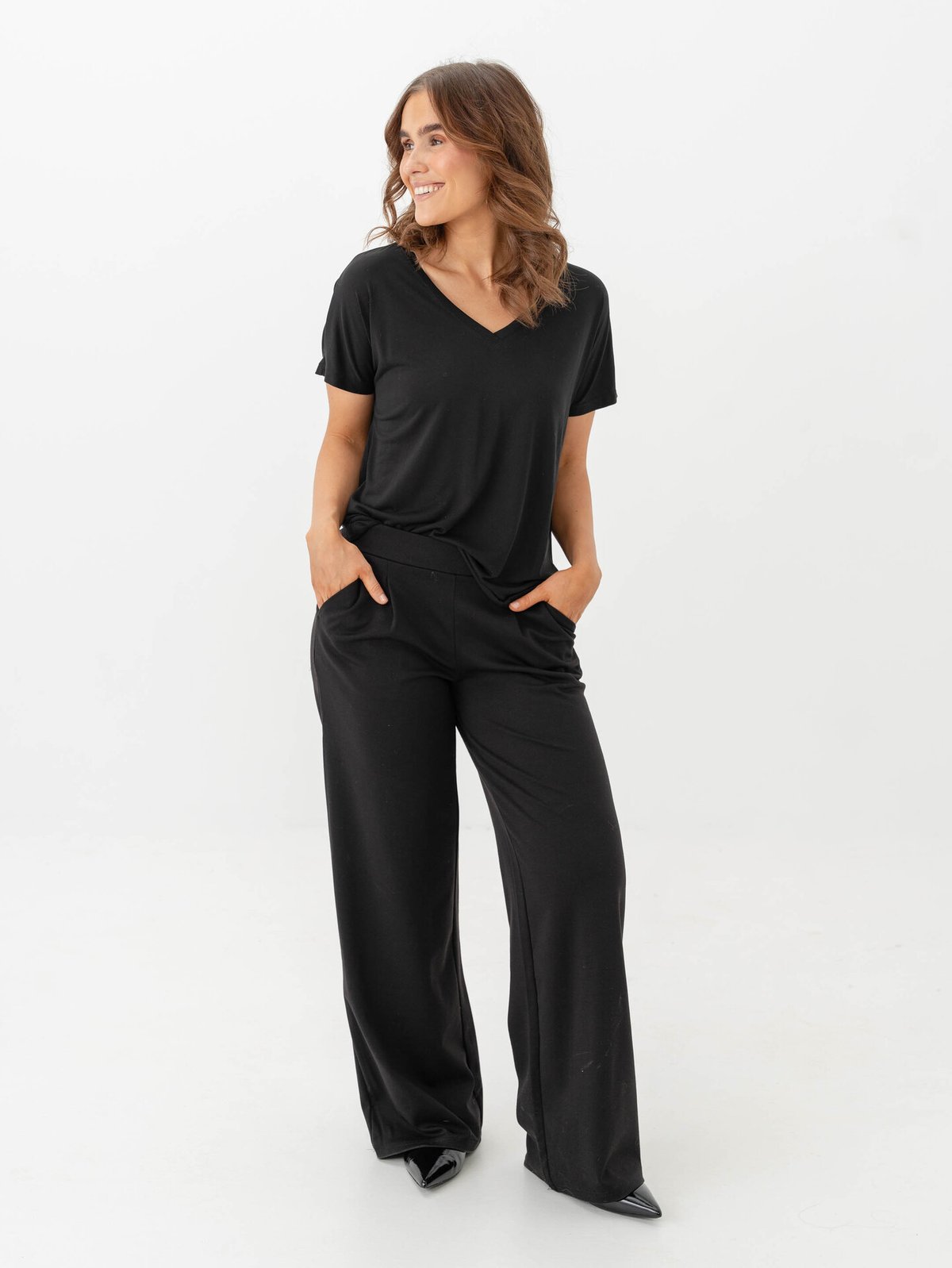 Selected Femme Essential Short Sleeve V-Neck Tee Black