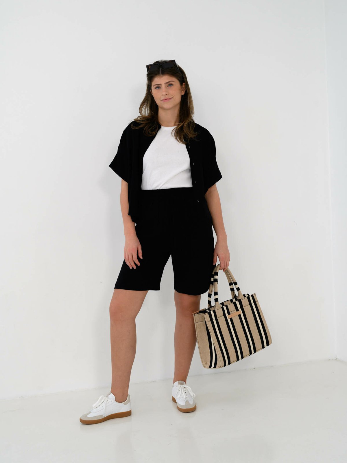 Selected Femme Viva Mid Waist Sun Shorts Black