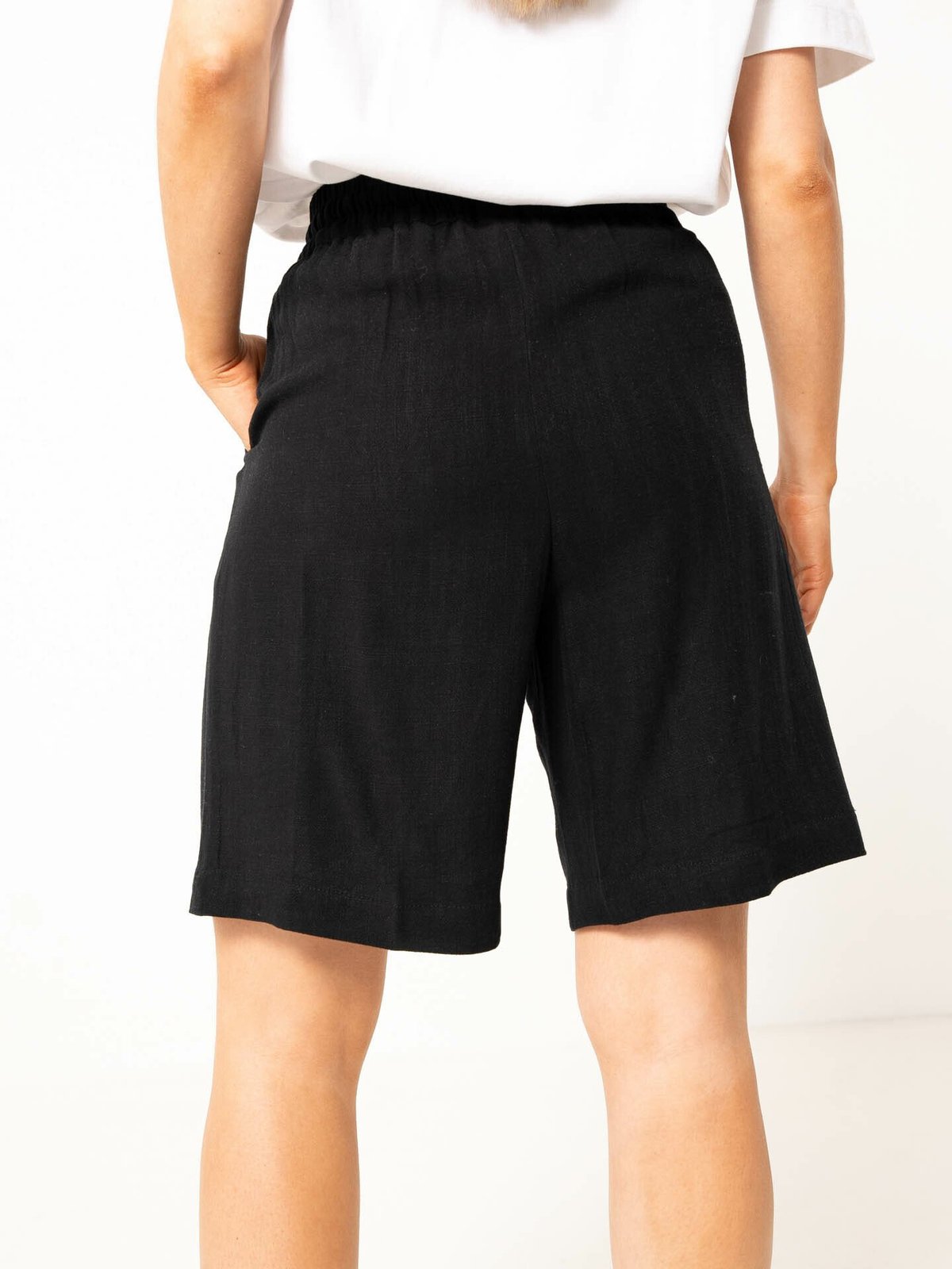 Selected Femme Viva Mid Waist Sun Shorts Black