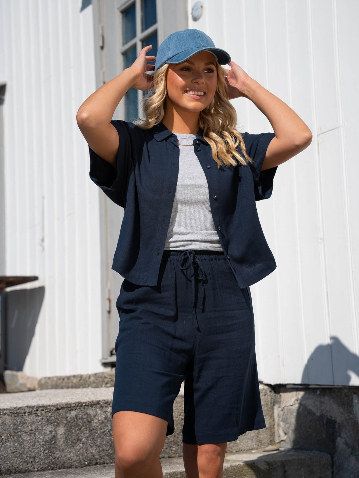 Selected Femme Viva Short Sleeve Cropped Sun Shirt Dark Sapphire