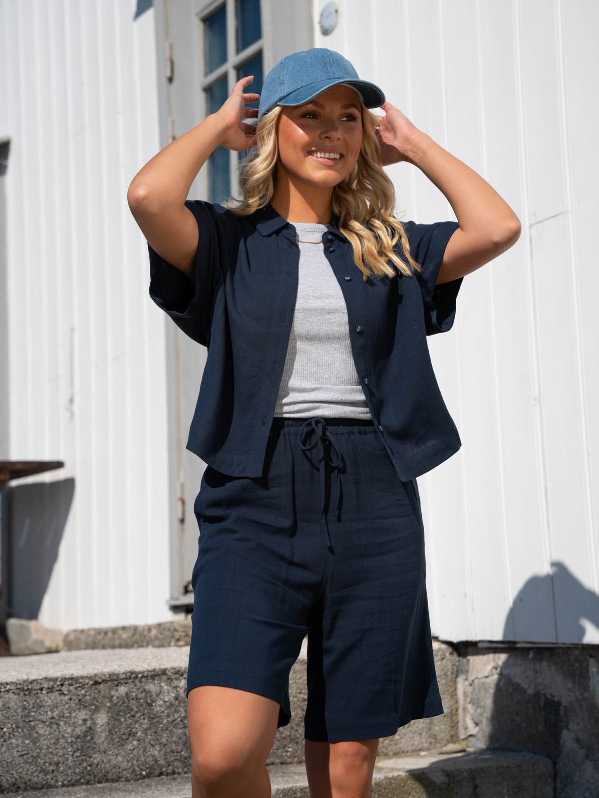 Selected Femme Viva Short Sleeve Cropped Sun Shirt Dark Sapphire