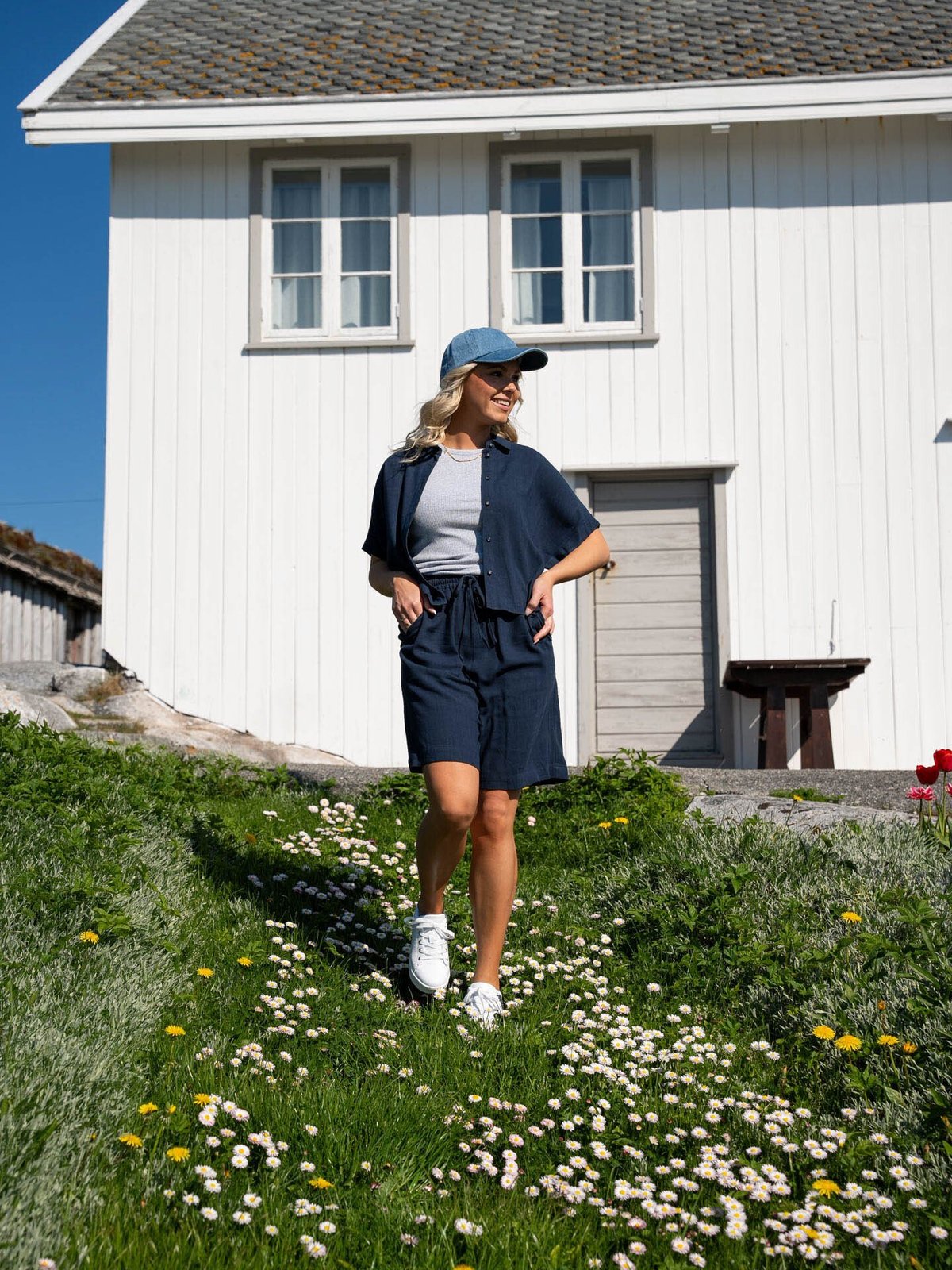 Selected Femme Viva Short Sleeve Cropped Sun Shirt Dark Sapphire