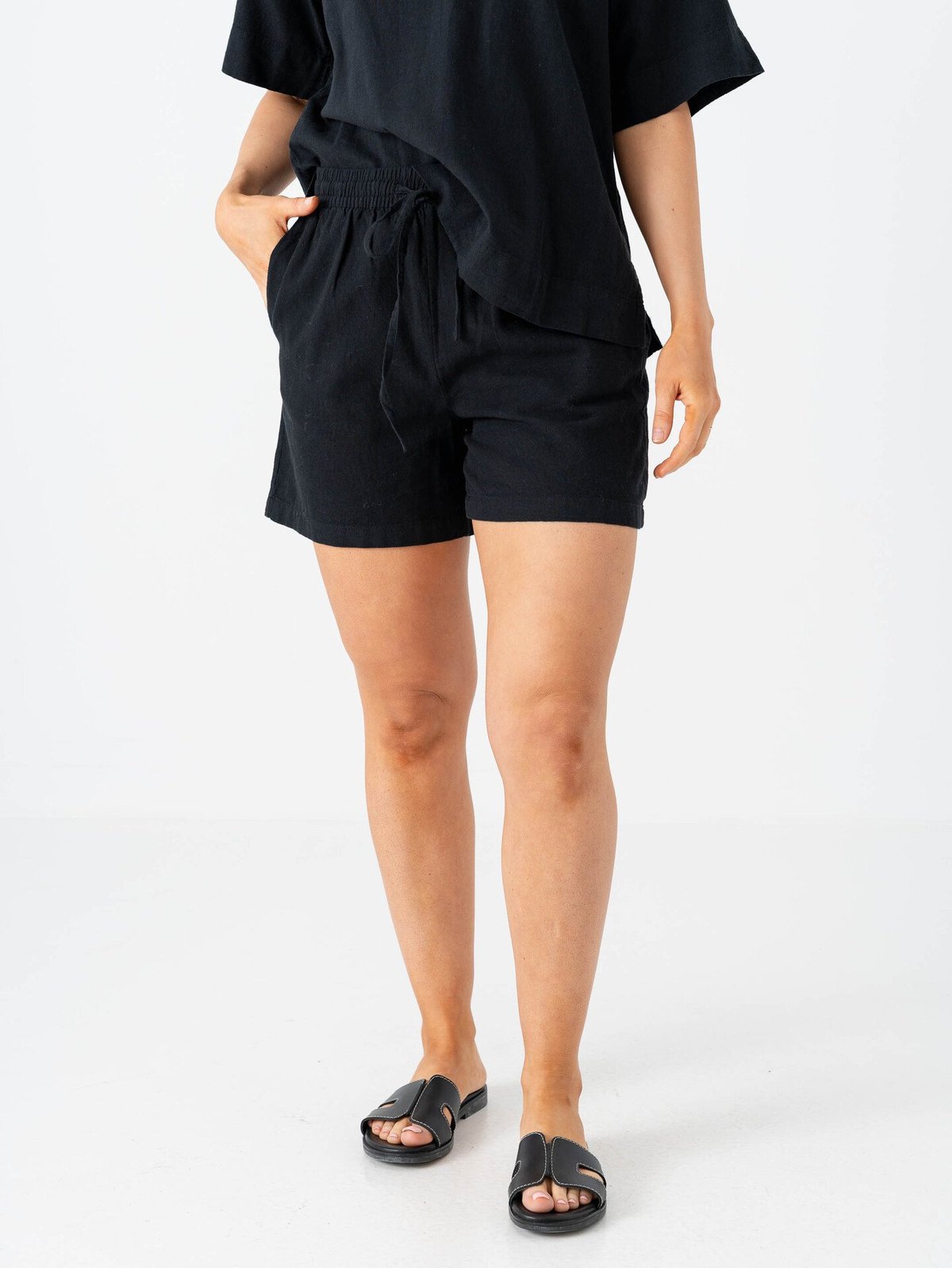 Selected Femme Luisa Linnie Linen Blend Shorts Black