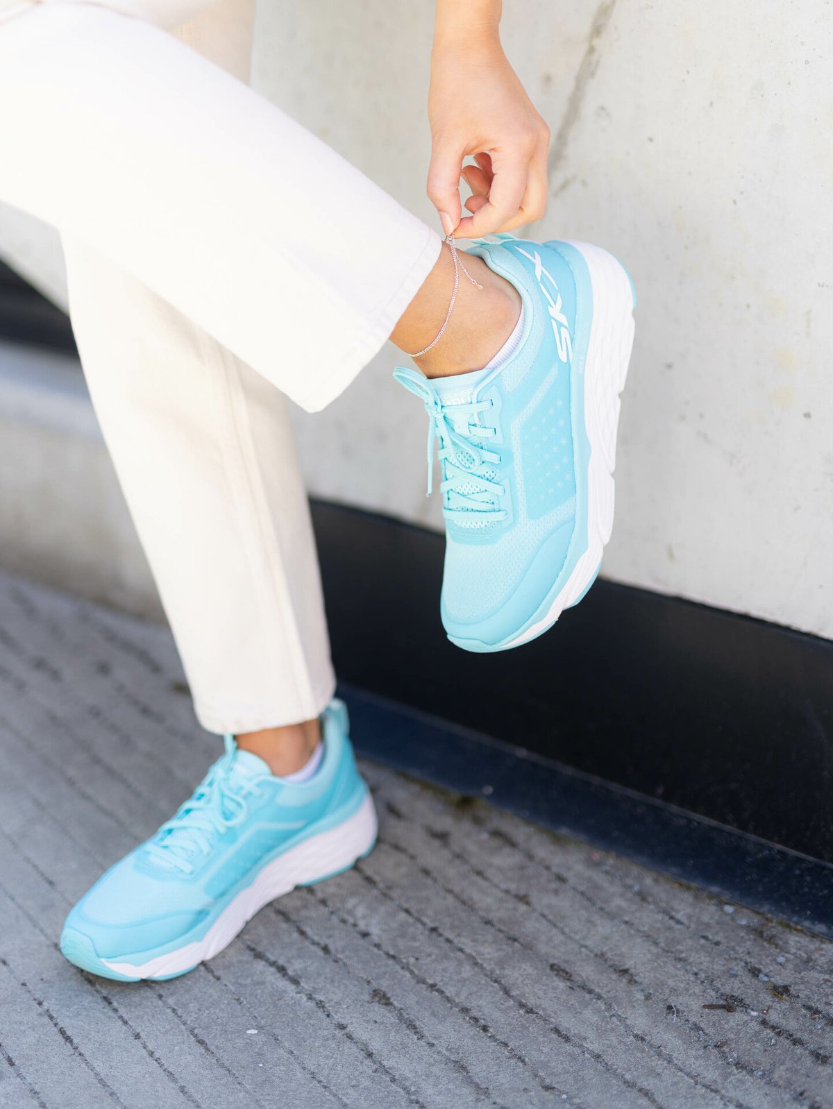 Skechers Max Cushioning Elite Aqua