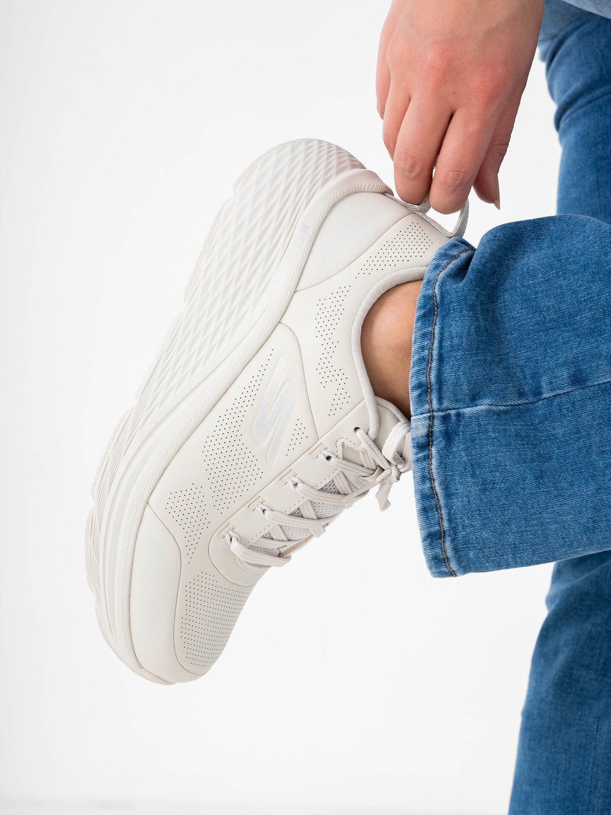 Skechers Max Cushioning Elite 2.0 Beige